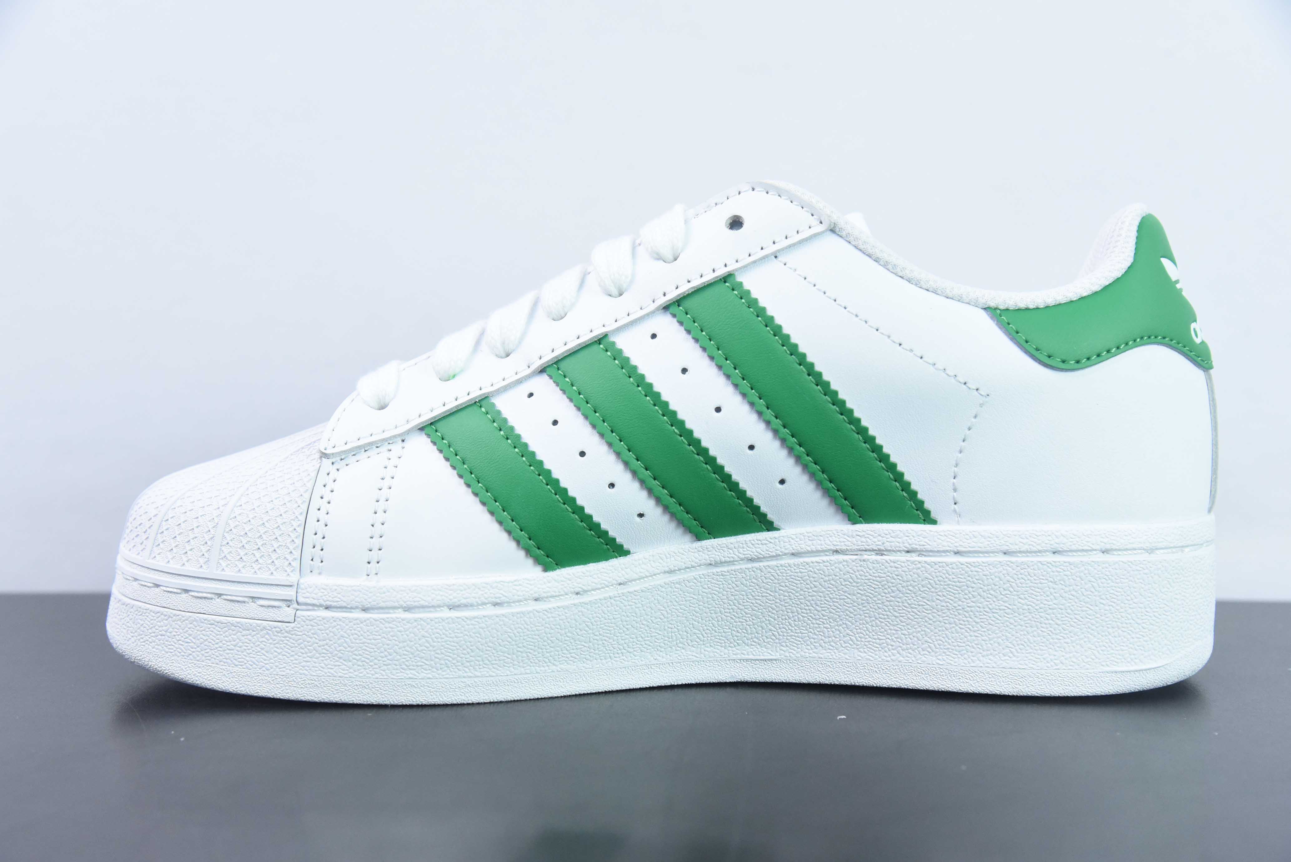 AD 오리지널스 슈퍼스타 클래식 레트로 쉘 헤드 두꺼운 바닥 보드 슈즈 아이템 번호: IF8069 사이즈: 36-44