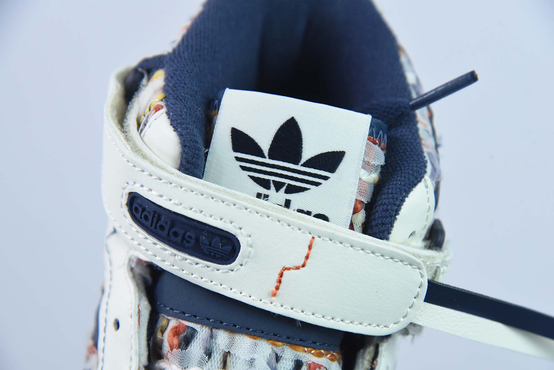 아디다스 오리지널스 포럼 84 하이 글리터링 레트로 하이 탑 백 트렌드 캐주얼 스포츠 보드 슈즈. 품목 번호: GX3958 사이즈: 36-45