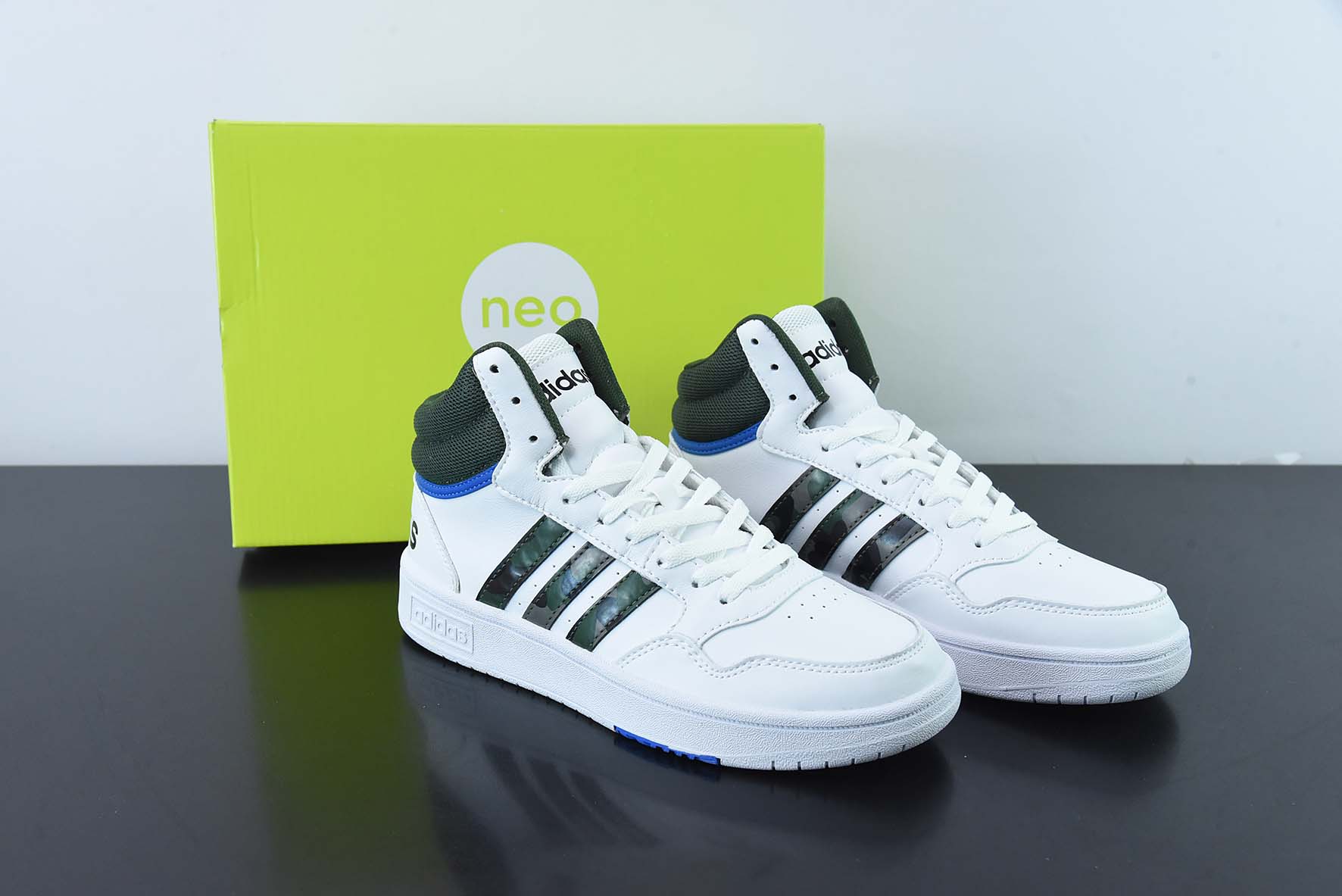 아디다스 아디다스 네오 후프 3.0 미드 시리즈 미드 탑 레트로 농구 스타일 캐주얼 스니커즈 가죽 화이트 블랙 GY4747 사이즈: 40-45 (하프 사이즈 포함)