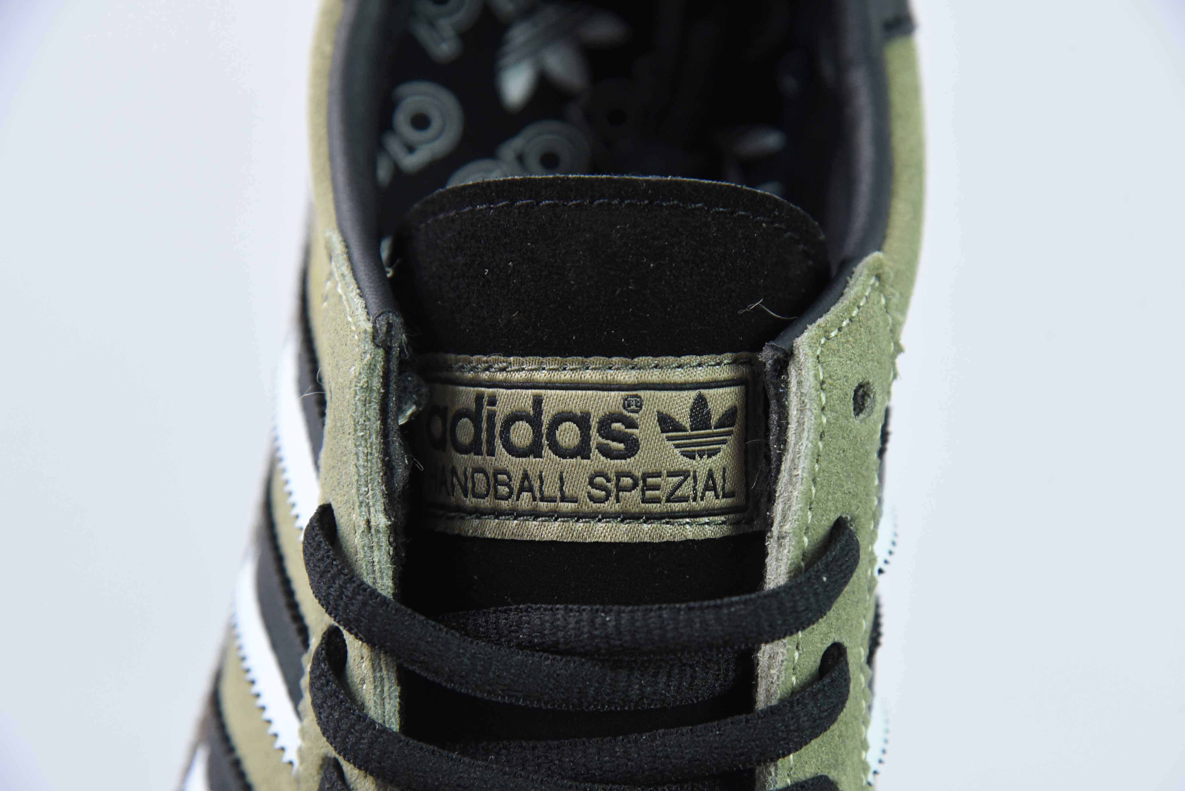 아디다스 핸드볼 스페시알 아디다스 클래식 레트로 캐주얼 보드숏 아이템: IG6183 사이즈: 36-45