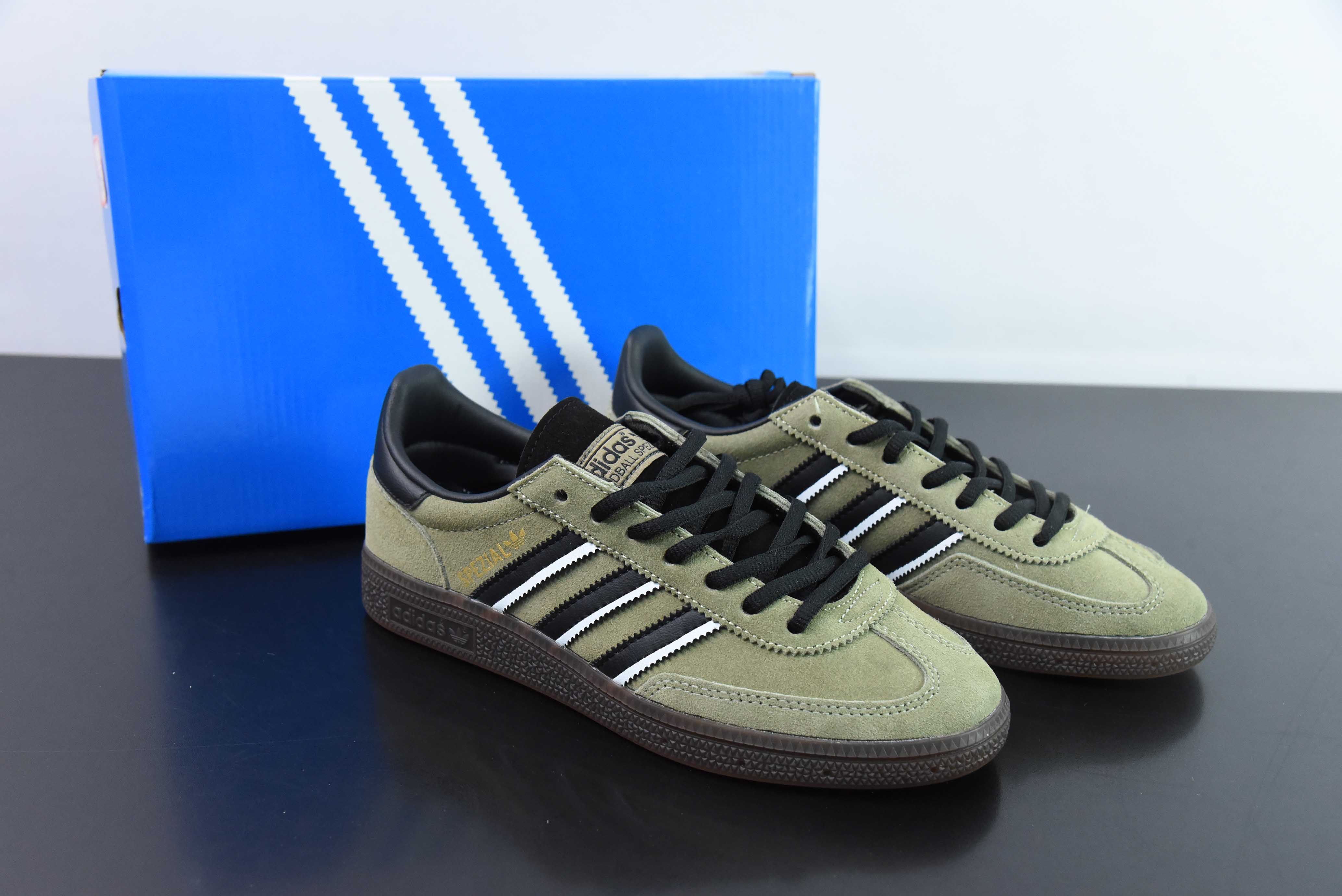 아디다스 핸드볼 스페시알 아디다스 클래식 레트로 캐주얼 보드숏 아이템: IG6183 사이즈: 36-45