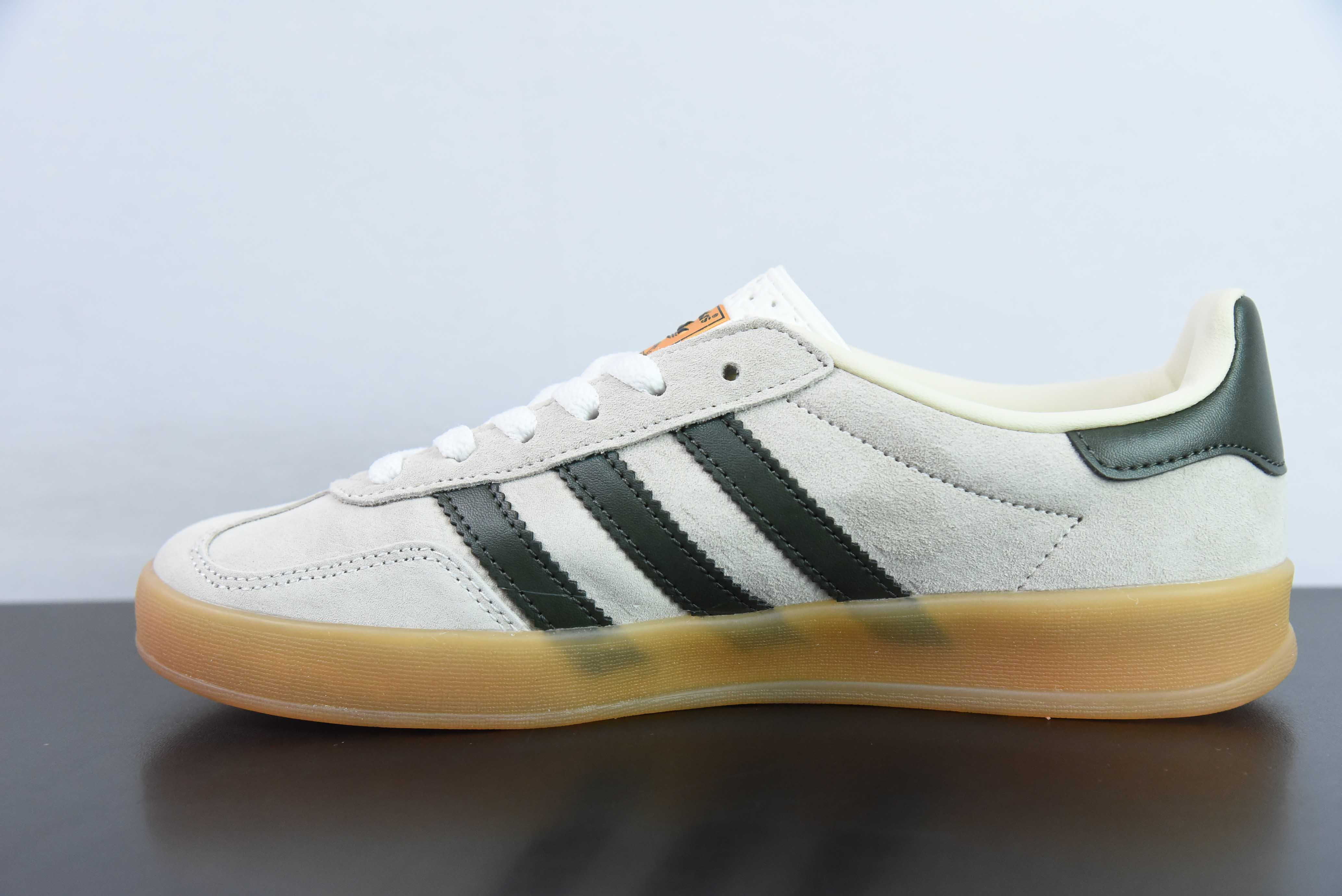 아디다스 오리지널스 가젤 인도어 샴록 캐주얼 미끄럼 방지 로우탑 보드 슈즈 상품 번호: IH7502 사이즈: 36-45