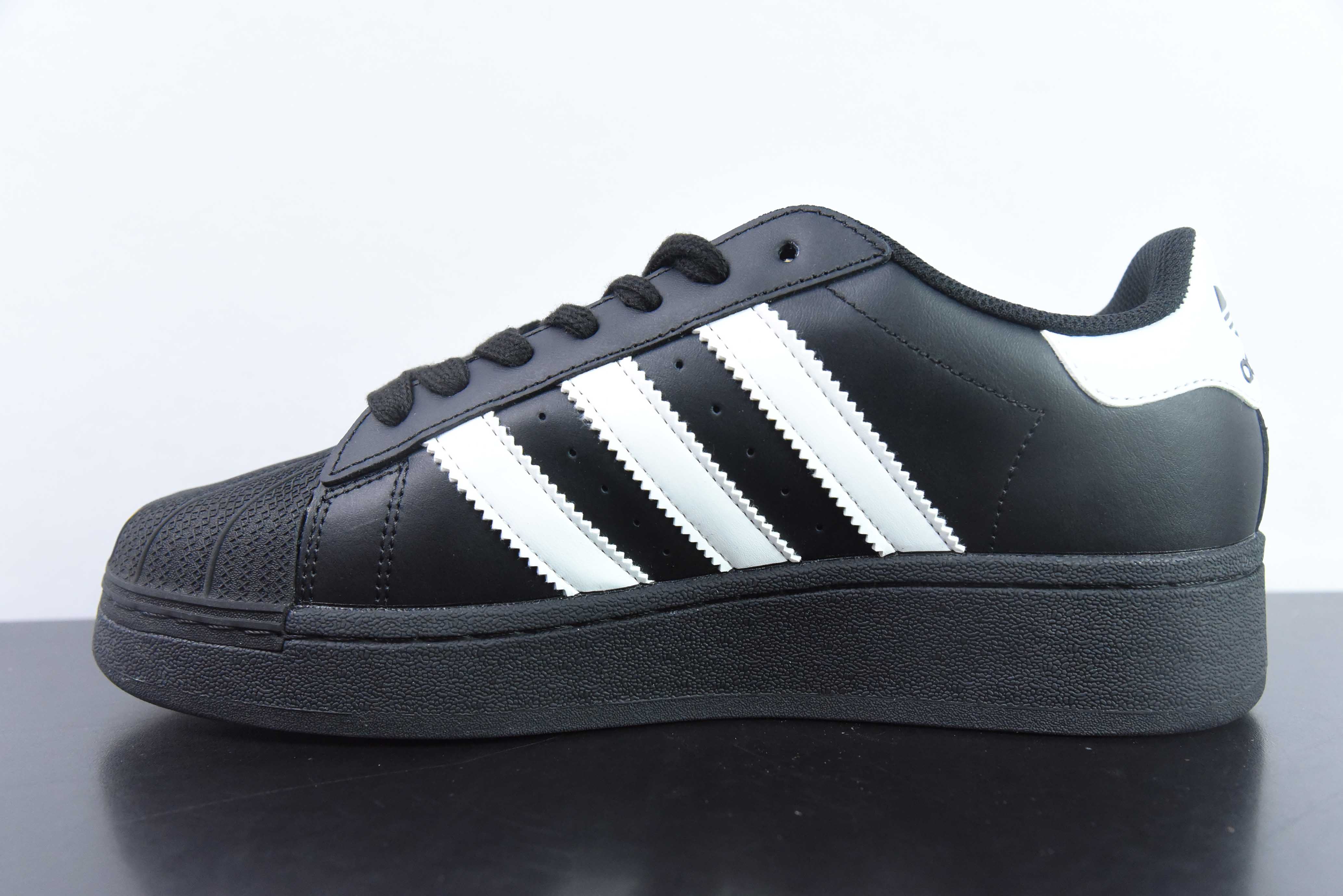 아디다스 클로버 아디다스 오리지널스 슈퍼스타 XLG 쉘헤드 두꺼운 밑창 로우탑 보드쇼츠 아이템 번호: IG9777 사이즈: 36-44