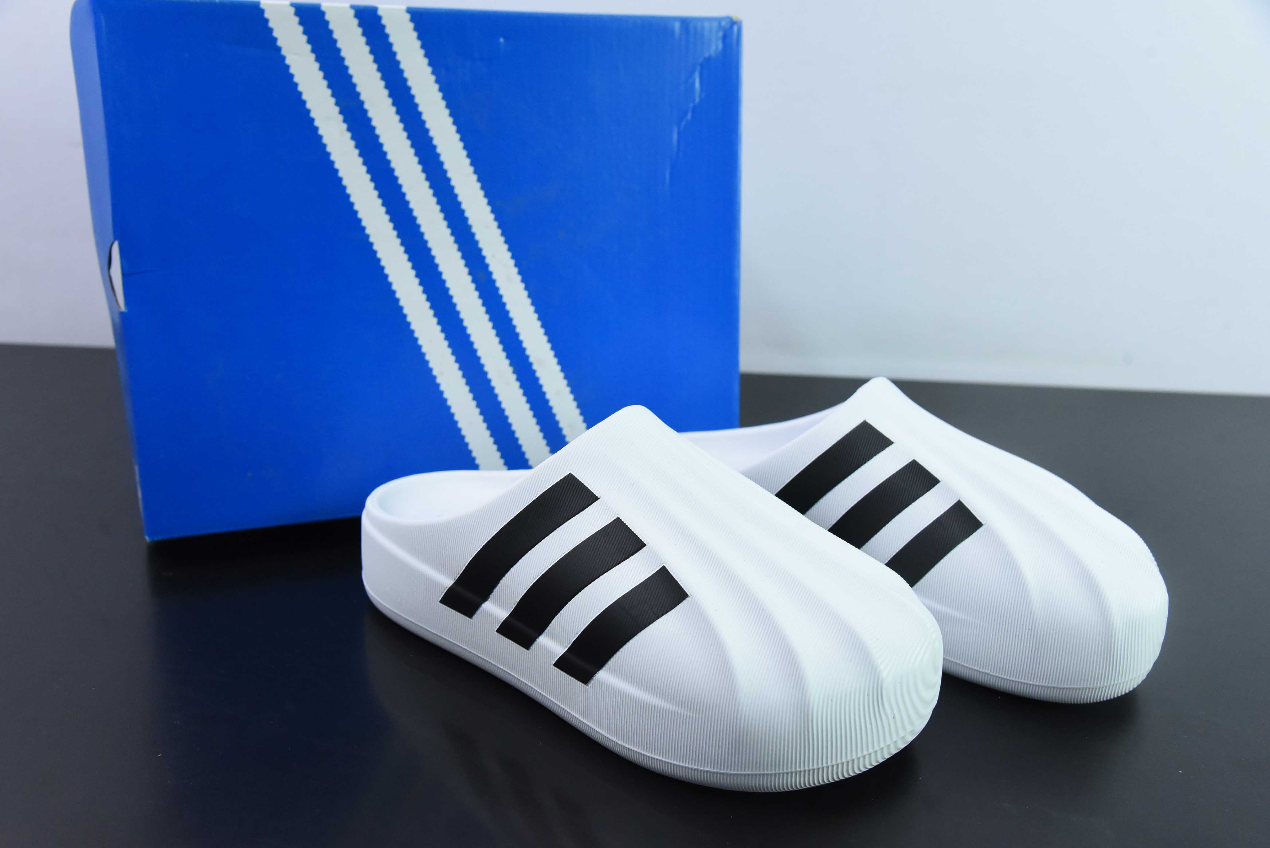 아디다스 아디폼 아디폼 슈퍼스타 EVA 토 슬리퍼 화이트와 블랙 아이템 번호: IF6184 사이즈: 35-46