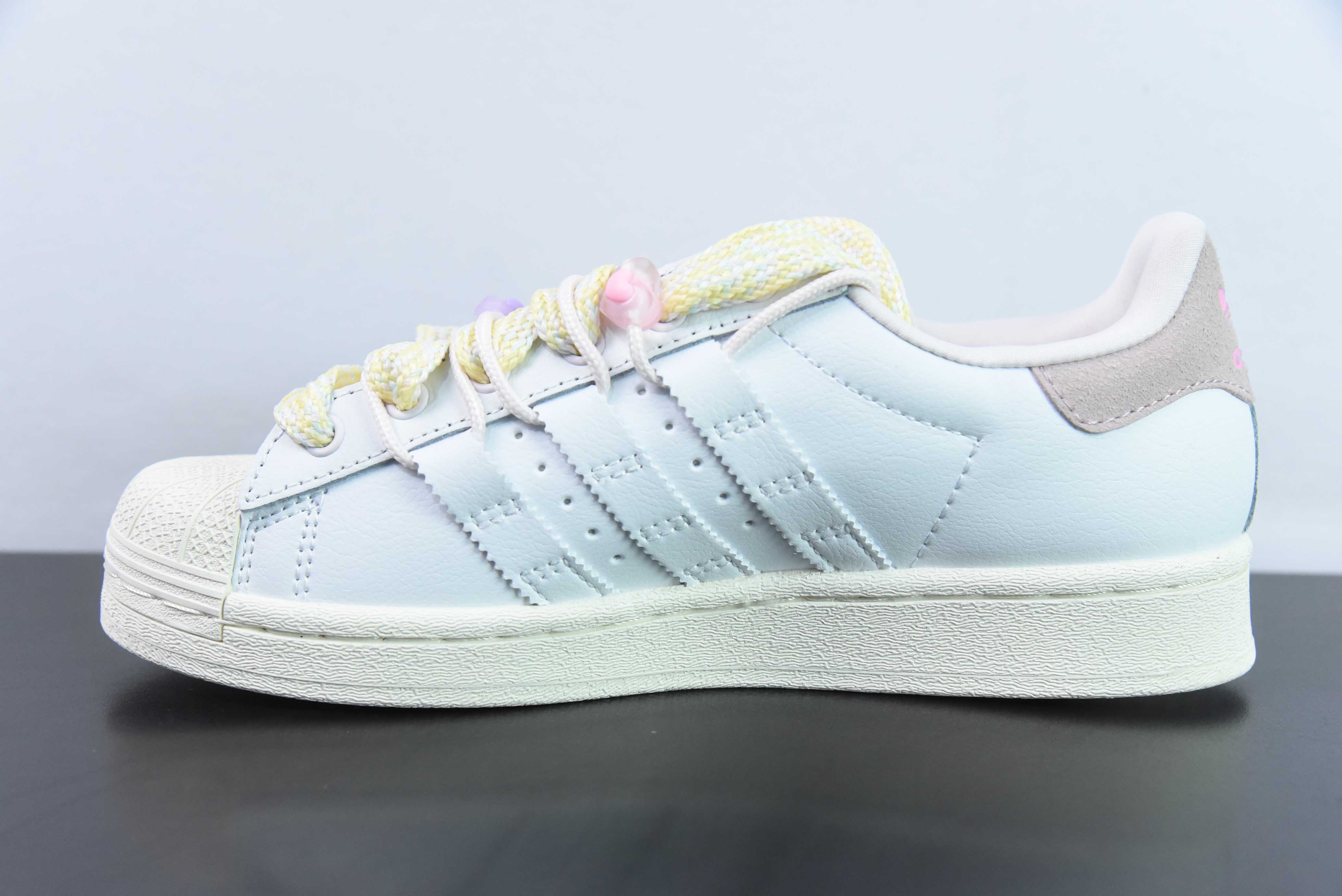 아디다스 오리지널스 슈퍼스타 W 쉘헤드 캐주얼 슈즈 아이템 번호: IF1802 사이즈: 36-45