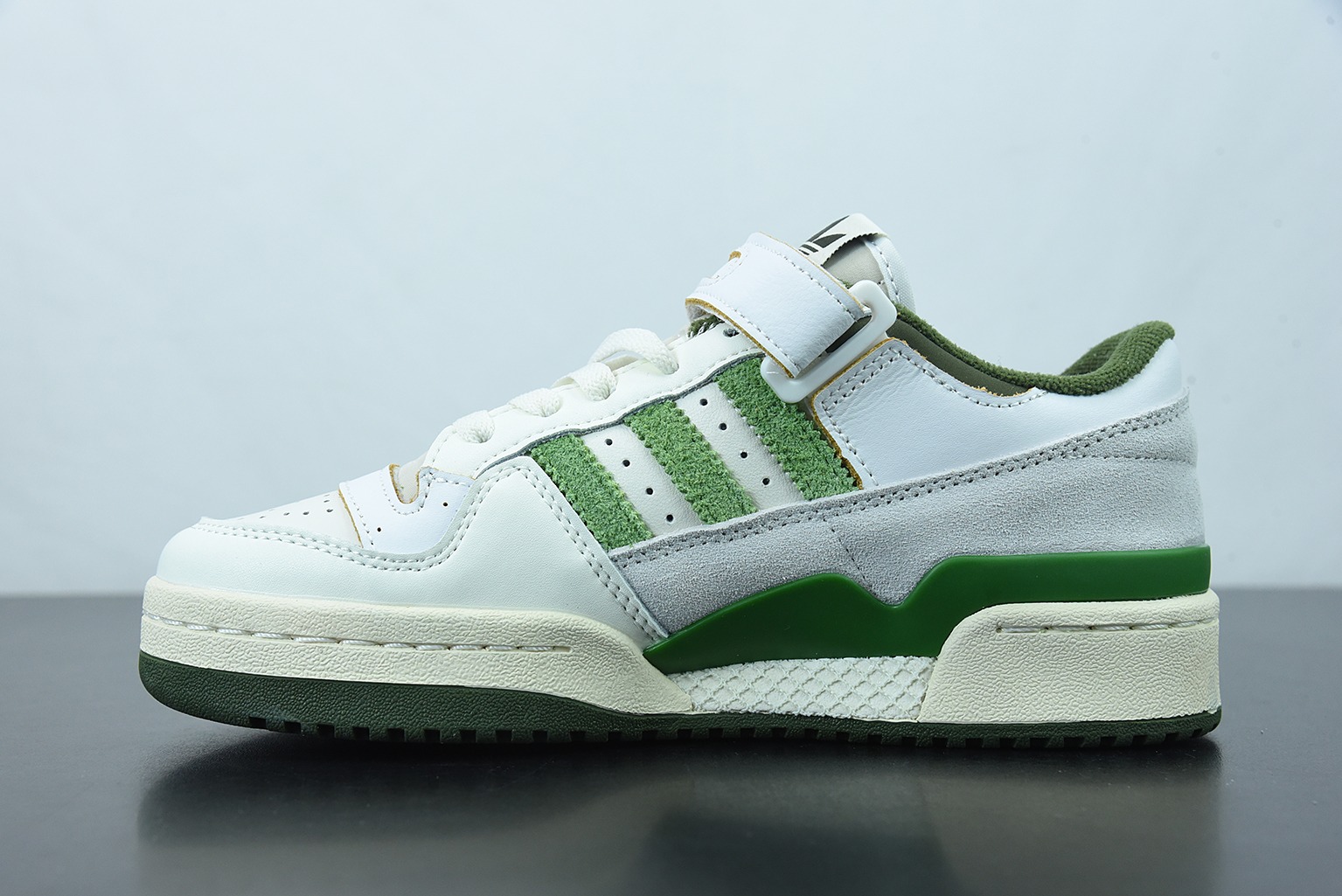 아디다스 오리지널스 포럼 84 로우탑 트렌드 캐주얼 트레이너 아이템: FY8683 화이트 그린 사이즈: 36-44