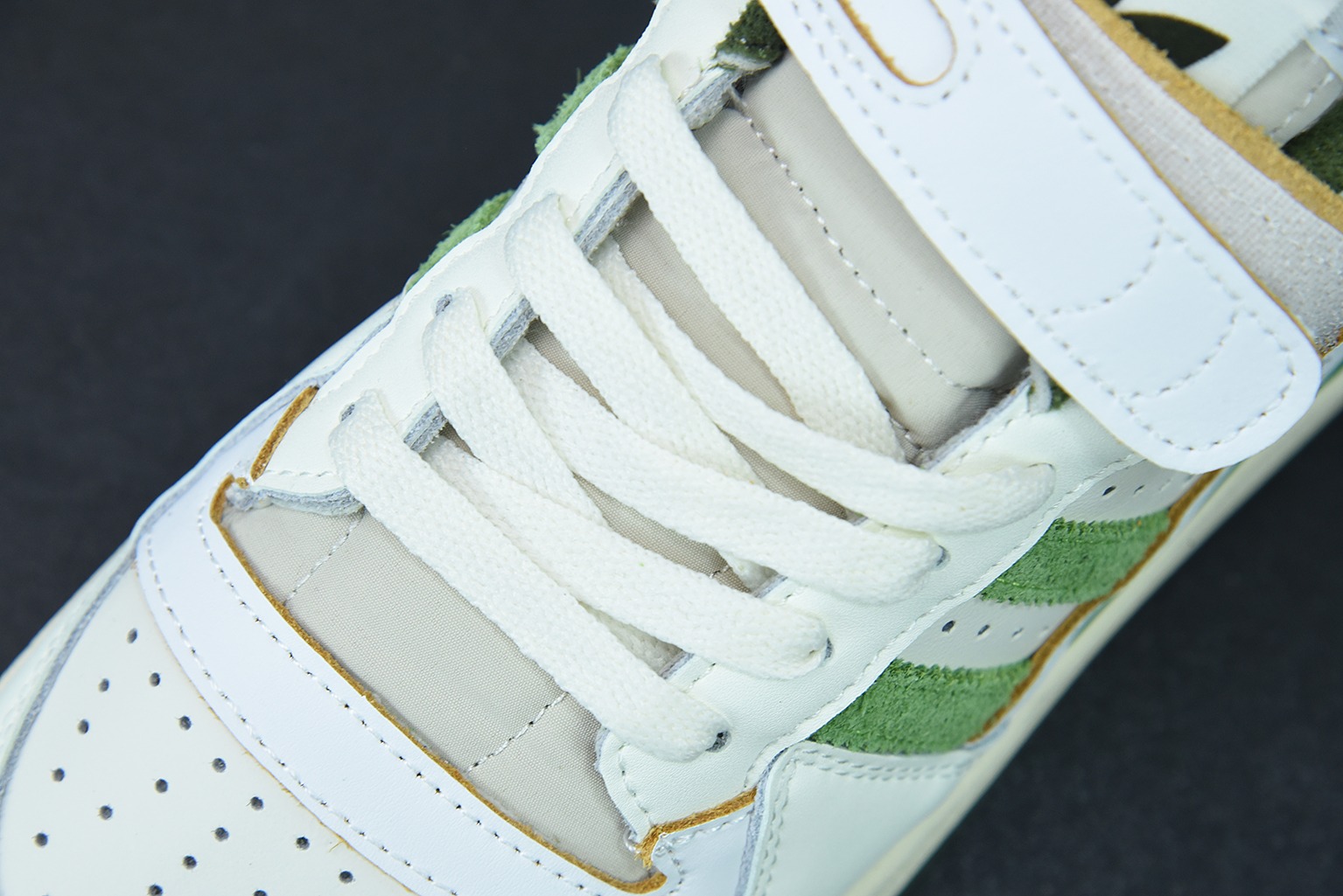 아디다스 오리지널스 포럼 84 로우탑 트렌드 캐주얼 트레이너 아이템: FY8683 화이트 그린 사이즈: 36-44