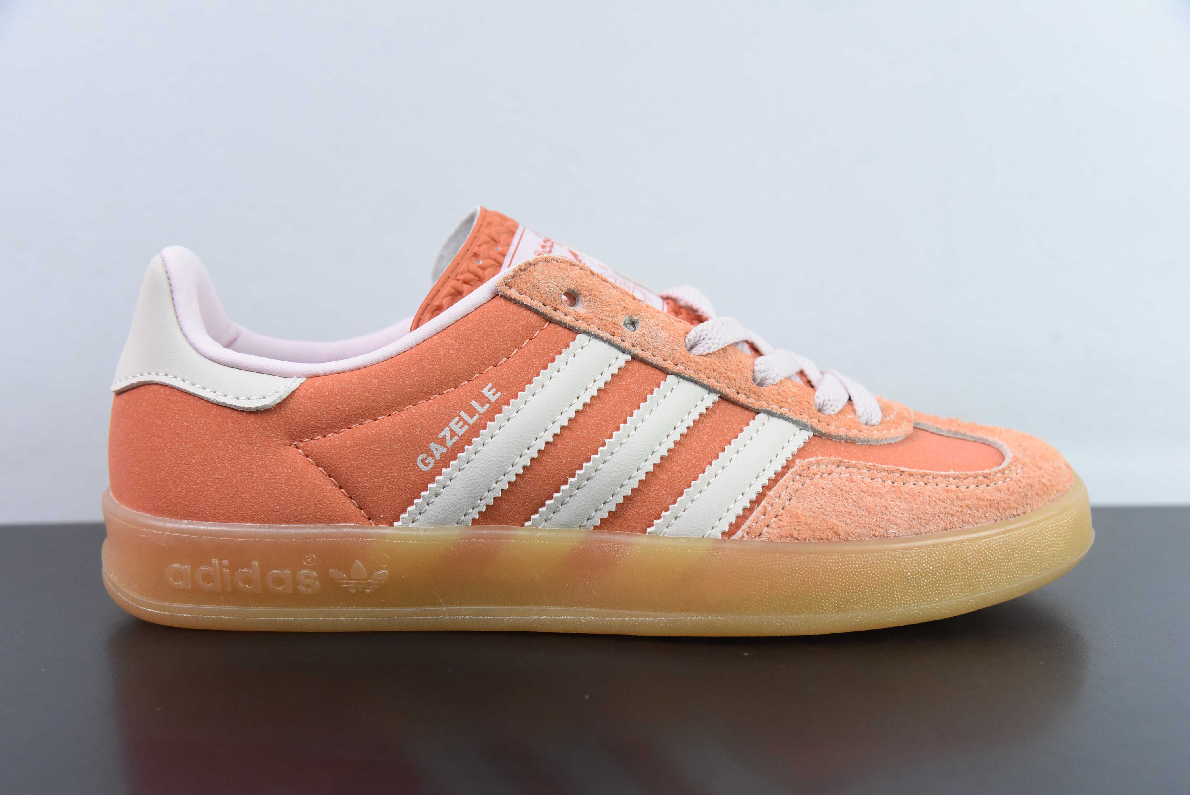 AD 오리지널스 가젤 인도어 샴록 캐주얼 미끄럼 방지 내마모성 로우탑 보드 슈즈 아이템 번호: IE2946 사이즈: 36-45