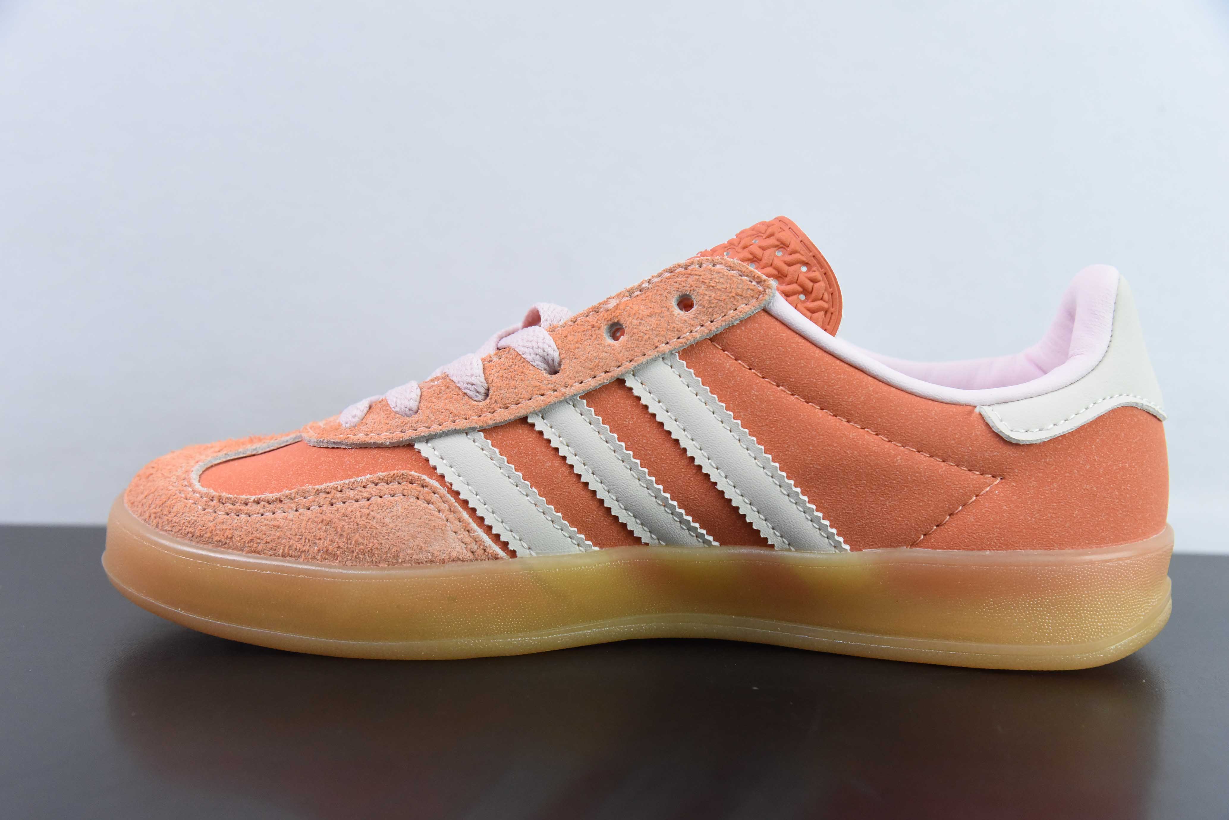 AD 오리지널스 가젤 인도어 샴록 캐주얼 미끄럼 방지 내마모성 로우탑 보드 슈즈 아이템 번호: IE2946 사이즈: 36-45