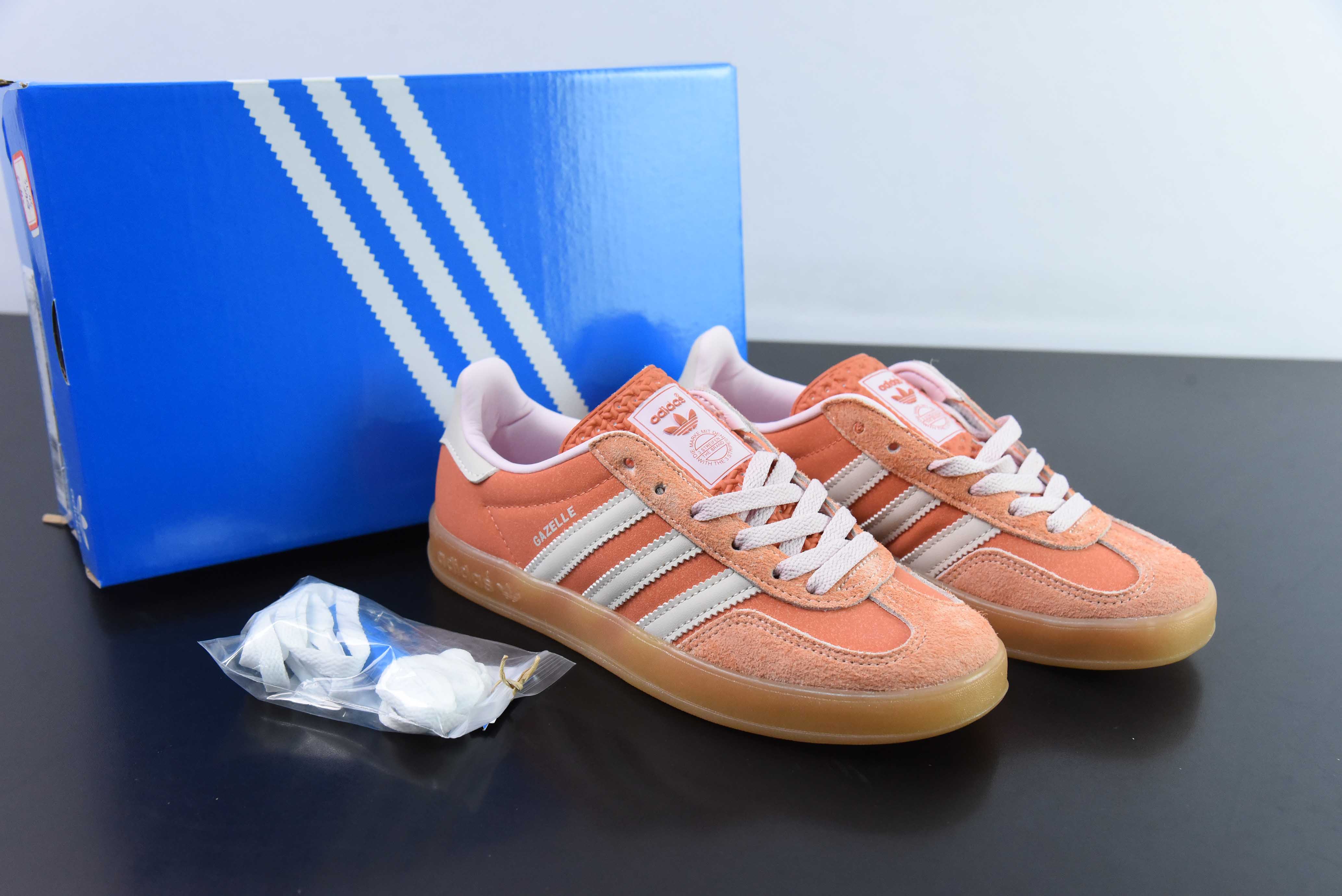 AD 오리지널스 가젤 인도어 샴록 캐주얼 미끄럼 방지 내마모성 로우탑 보드 슈즈 아이템 번호: IE2946 사이즈: 36-45