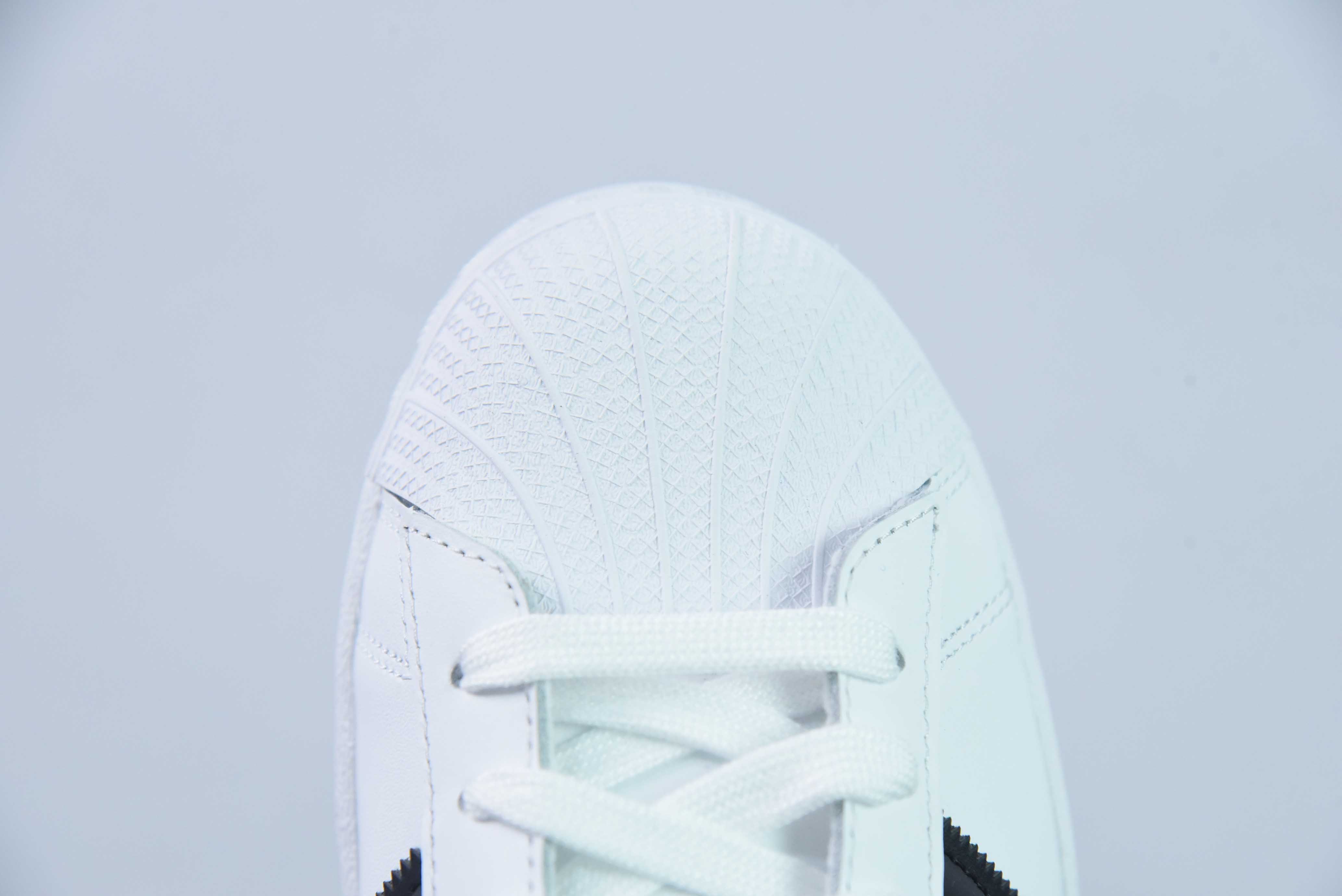 AD 오리지널스 슈퍼스타 클래식 쉘 토 캐주얼 보드 슈즈 화이트 블랙 EG4958 사이즈: 36-44