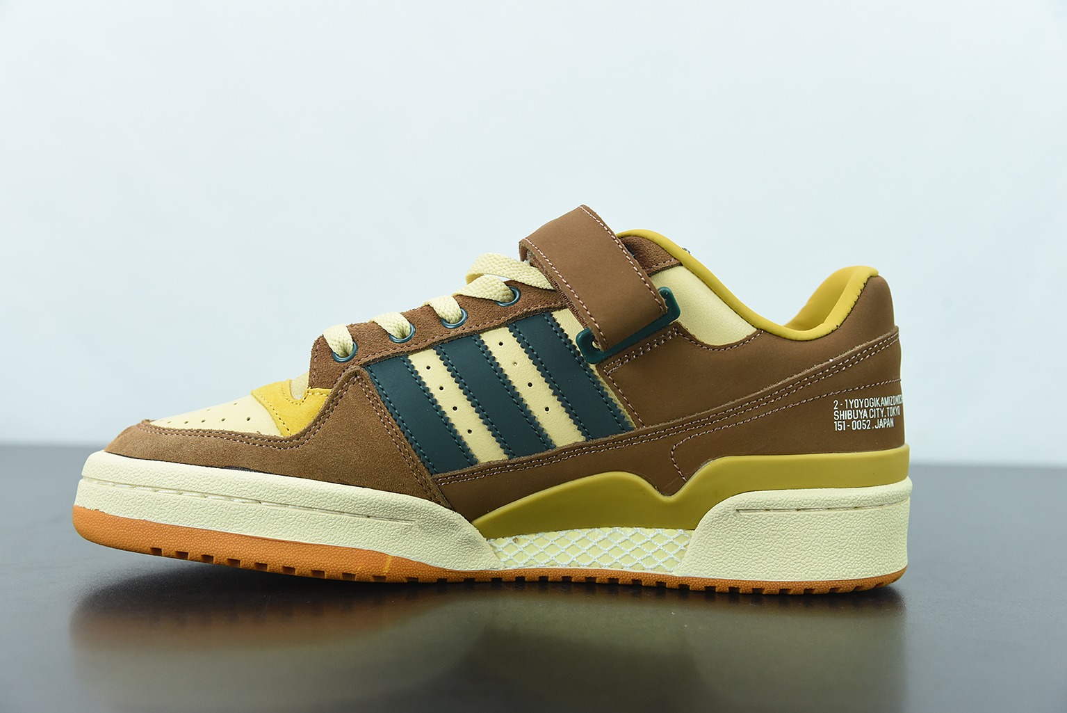 스톰스 X 아디다스 오리지널스 포럼 로우 ‘’요요기 공원 브라운 상품 번호: GW3486 사이즈: 36-45