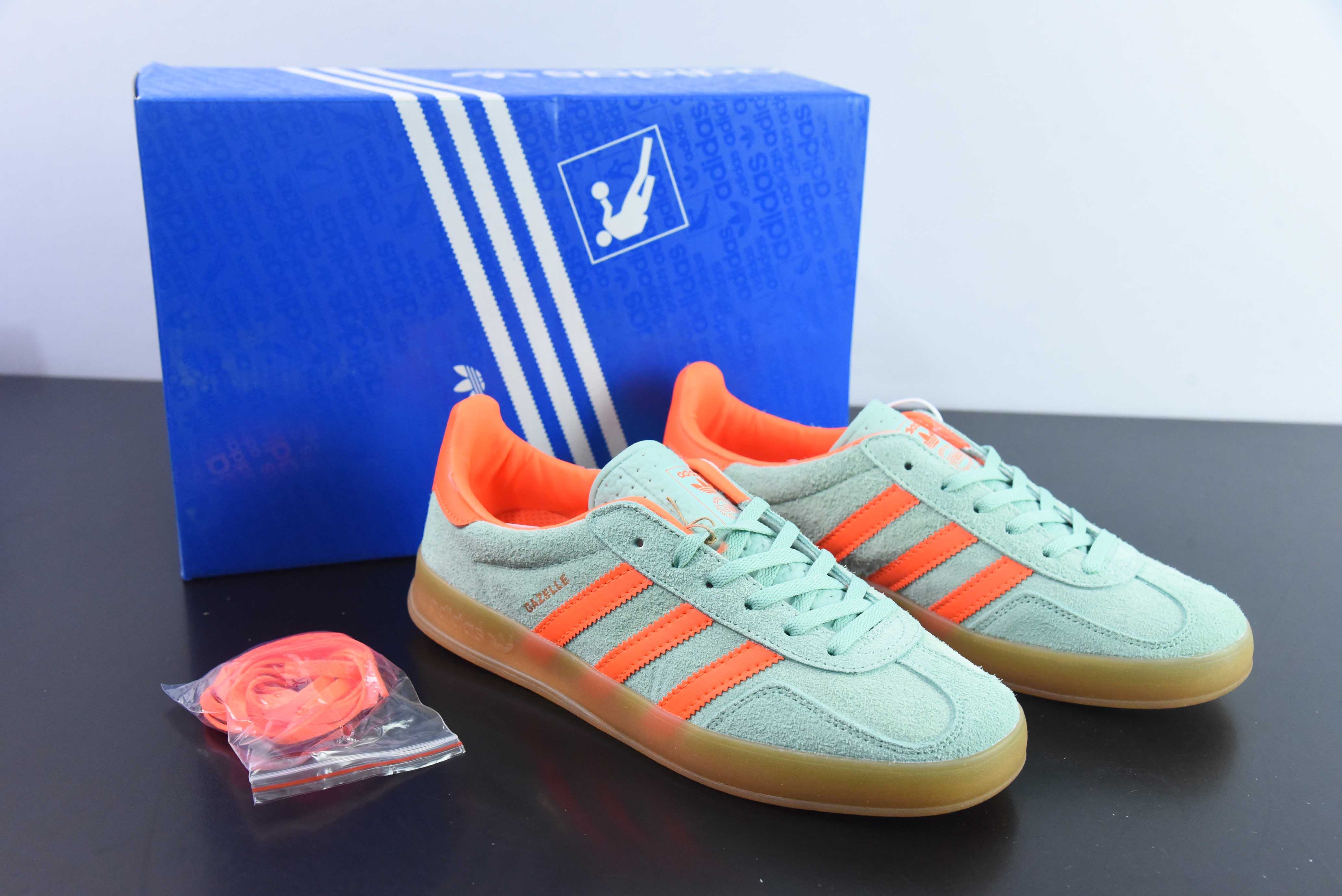 Adi AD 가젤 인도어 트레이너 가젤 인도어 트레이너 로우 탑 레트로 빈티지 매치 캐주얼 운동화 민트 그린 오렌지 생고무 솔 HQ8714 사이즈 36-45