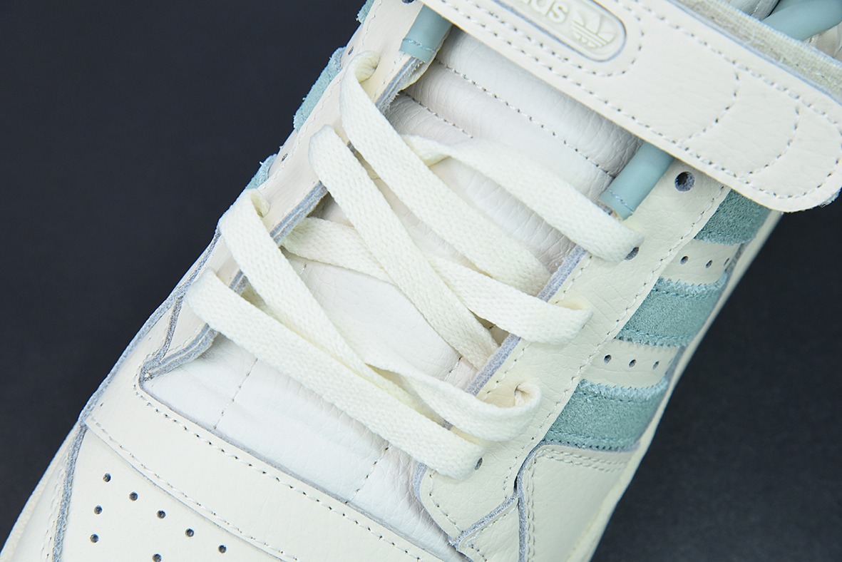 AD 포럼 84 로우 품목 번호: HQ6374 밀크 화이트 제이드 그린 스티치 인기 단일 제품 클래식 레트로 농구화 사이즈: 36-45