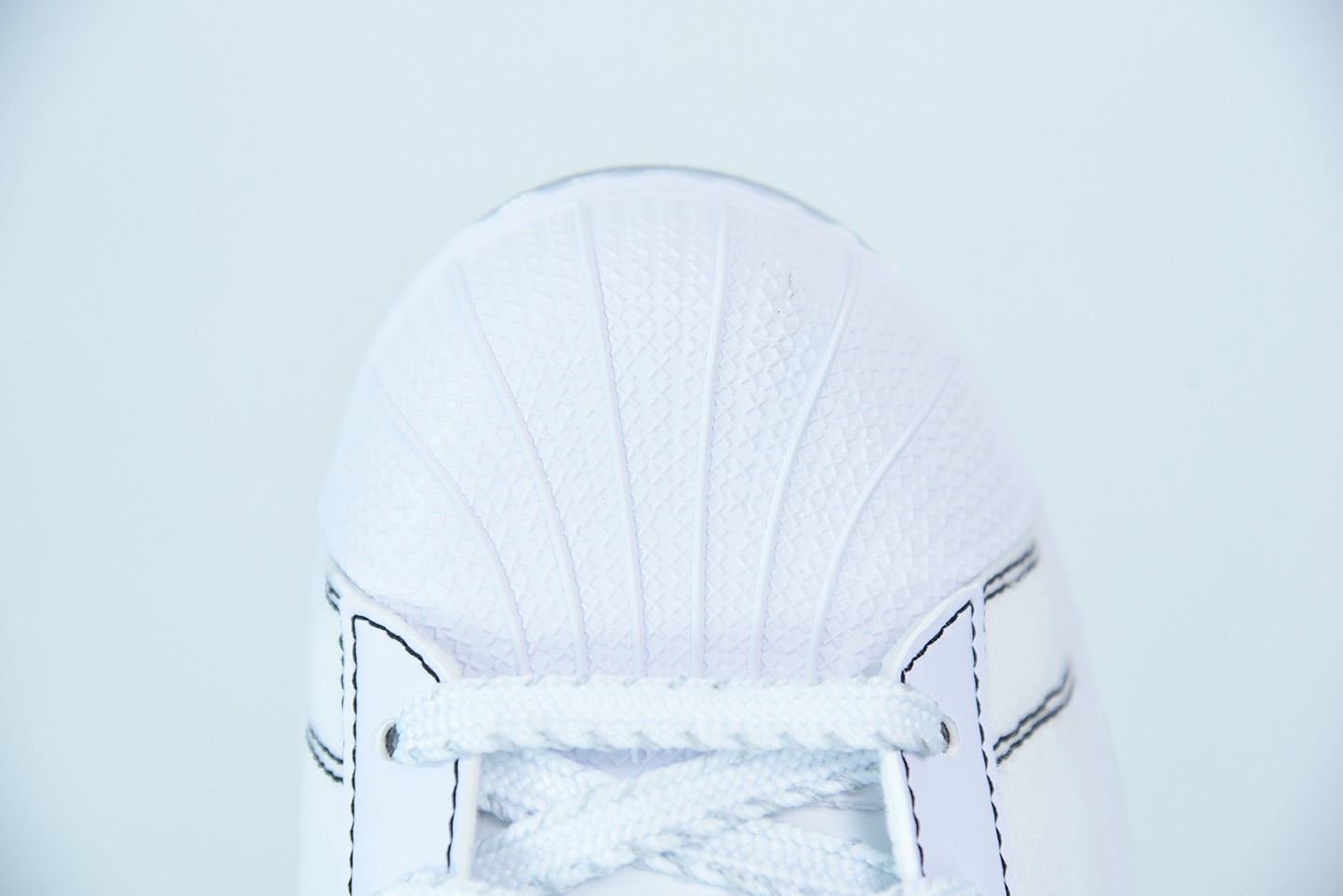 아디 슈퍼스타 쉘 헤드 스포츠 레저 보드숏 블랙 라인 골드 스탠다드 제품 번호: AJ7924 사이즈: 36-44