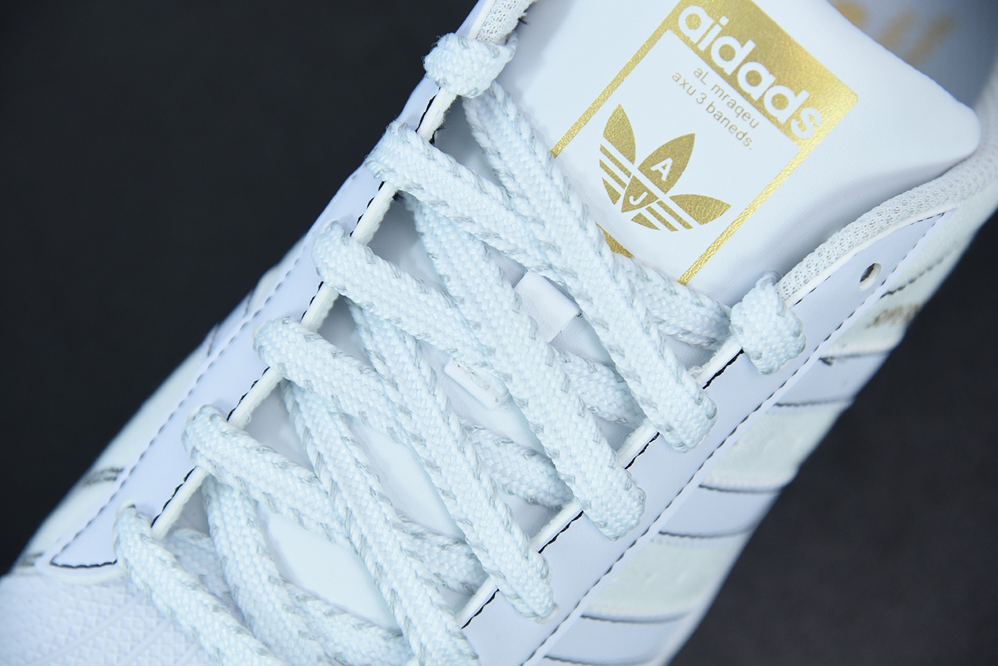 아디 슈퍼스타 쉘 헤드 스포츠 레저 보드숏 블랙 라인 골드 스탠다드 제품 번호: AJ7924 사이즈: 36-44