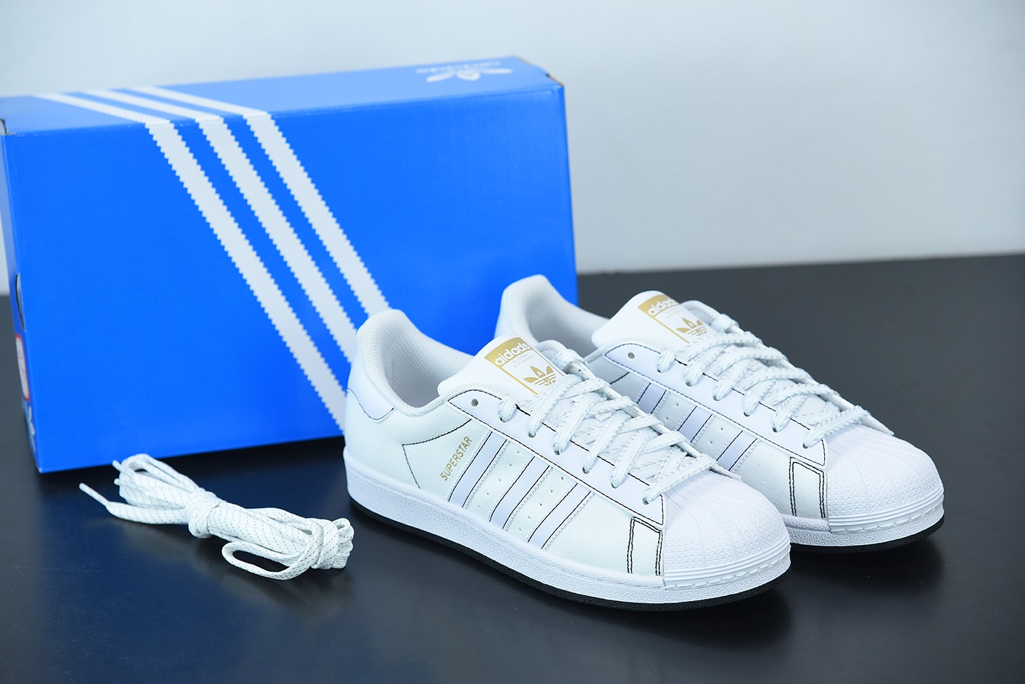 아디 슈퍼스타 쉘 헤드 스포츠 레저 보드숏 블랙 라인 골드 스탠다드 제품 번호: AJ7924 사이즈: 36-44