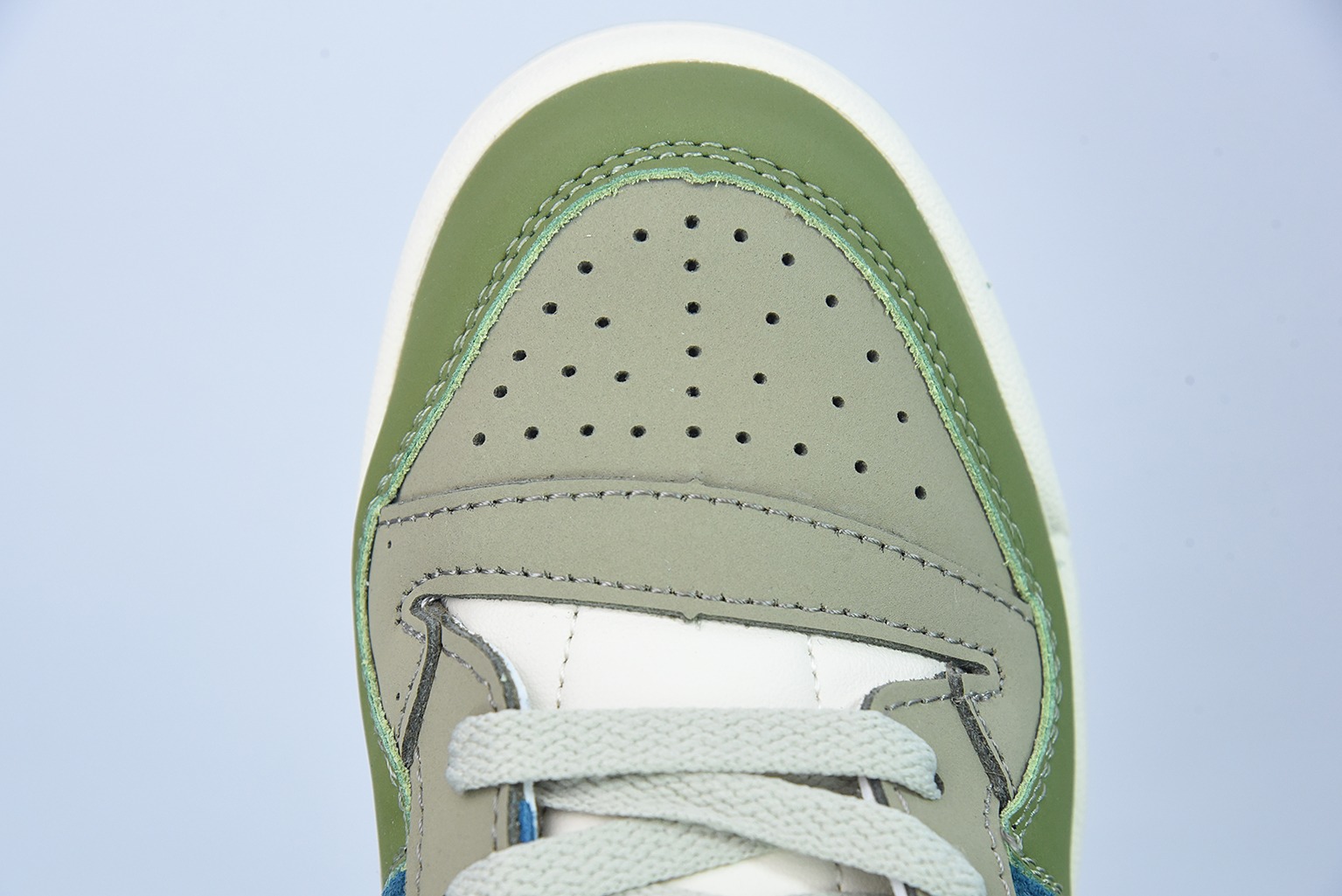 0H6G3 아디다스 오리지널스 포럼 84 로우 그레이트 아웃도어 테크 올리브 올리브 그린 품목 번호: GX4545 사이즈: 36-45