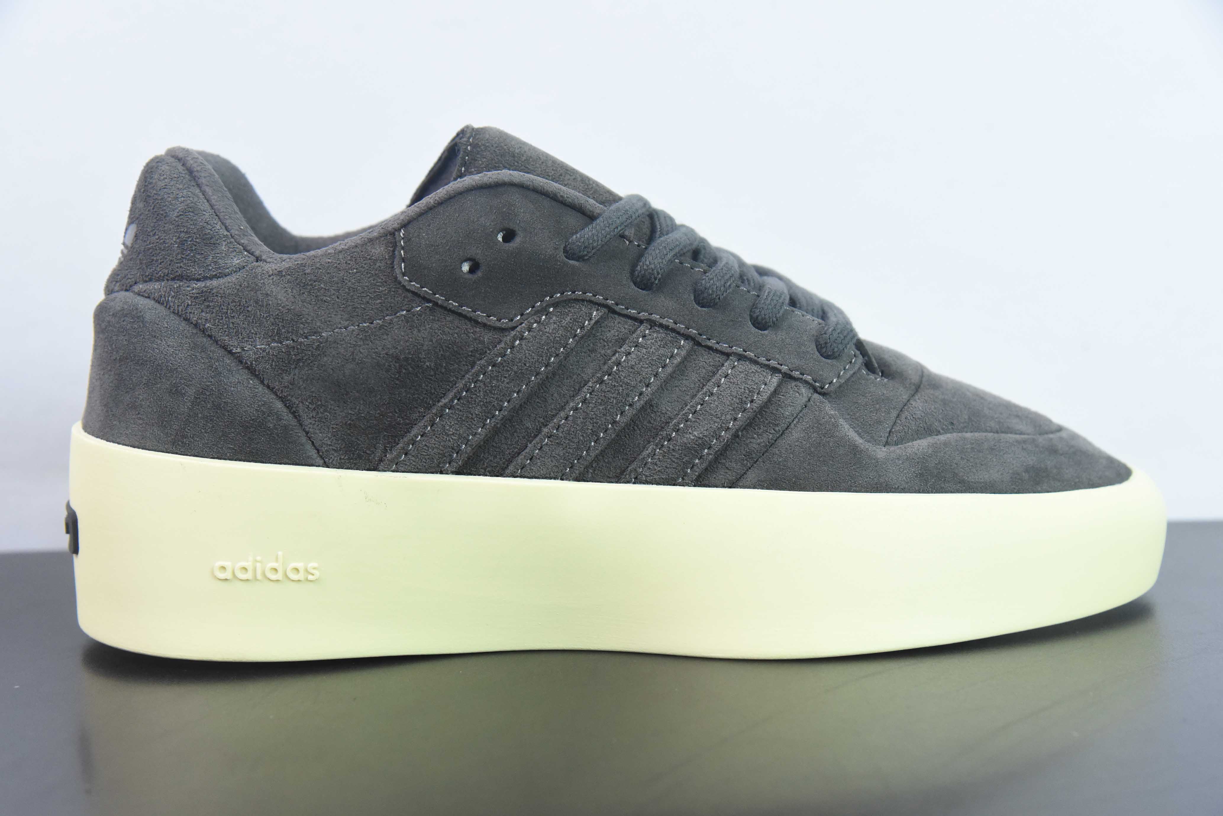 공포의 질주 x 아디다스 오리지널스 포럼 86 Lo ‘’코어 블랙 로우탑 보드숏 아이템 번호 IG6633 사이즈: 36-49