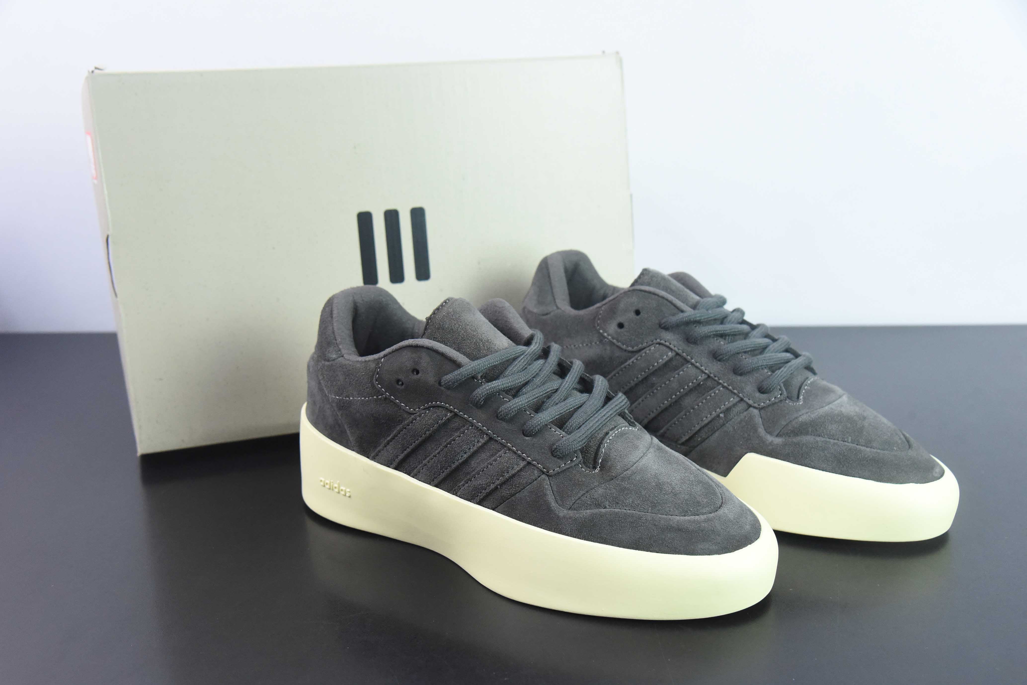 공포의 질주 x 아디다스 오리지널스 포럼 86 Lo ‘’코어 블랙 로우탑 보드숏 아이템 번호 IG6633 사이즈: 36-49