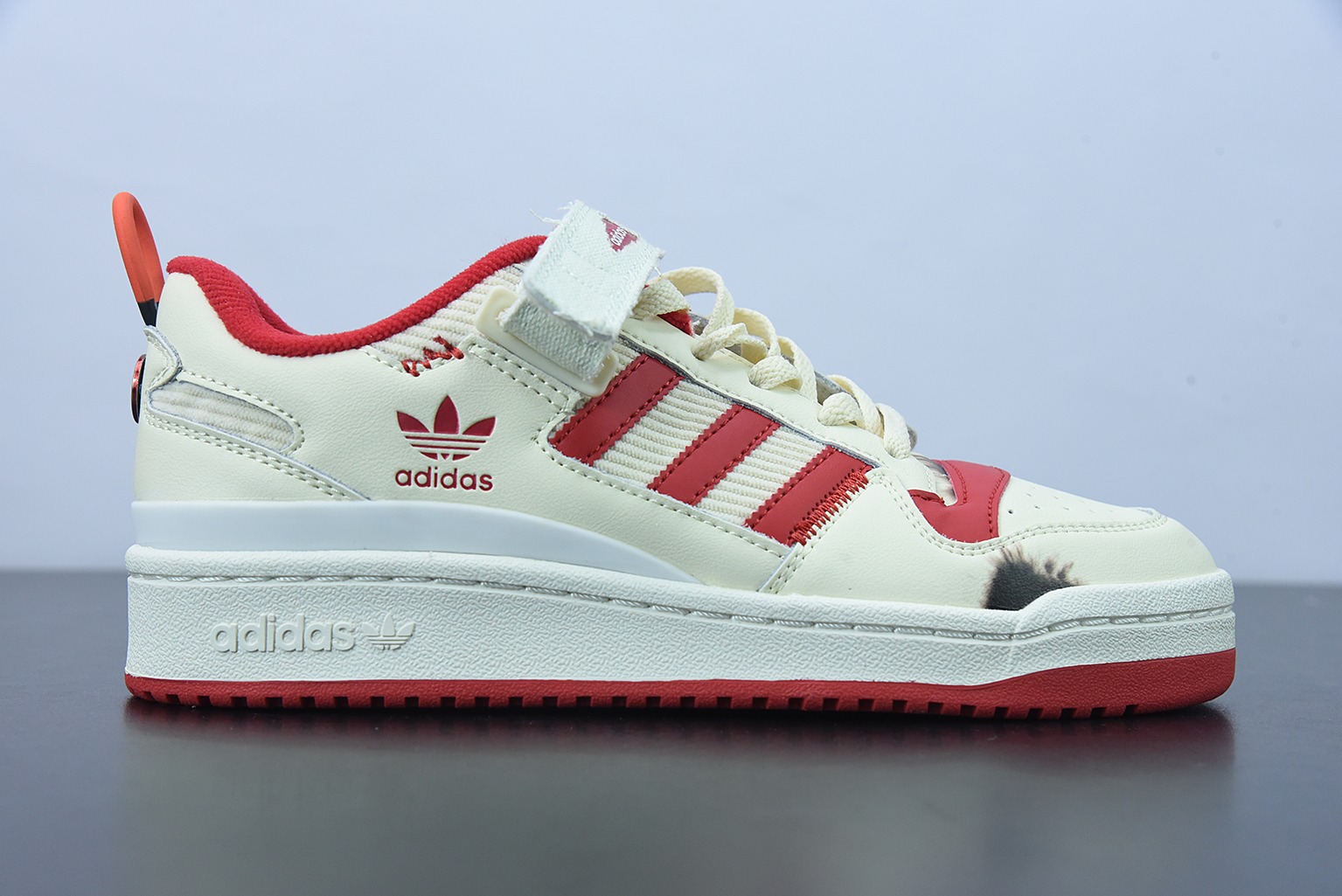 나홀로 집에 x 아디다스 오리지널스 포럼 로우  货号：GZ4378 사이즈: 36-45