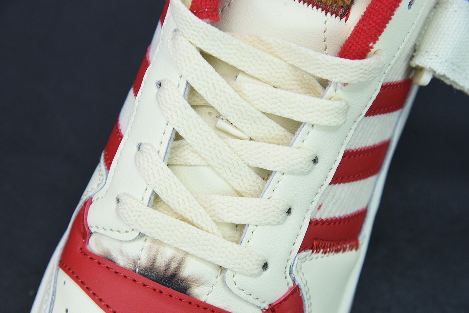 나홀로 집에 x 아디다스 오리지널스 포럼 로우  货号：GZ4378 사이즈: 36-45