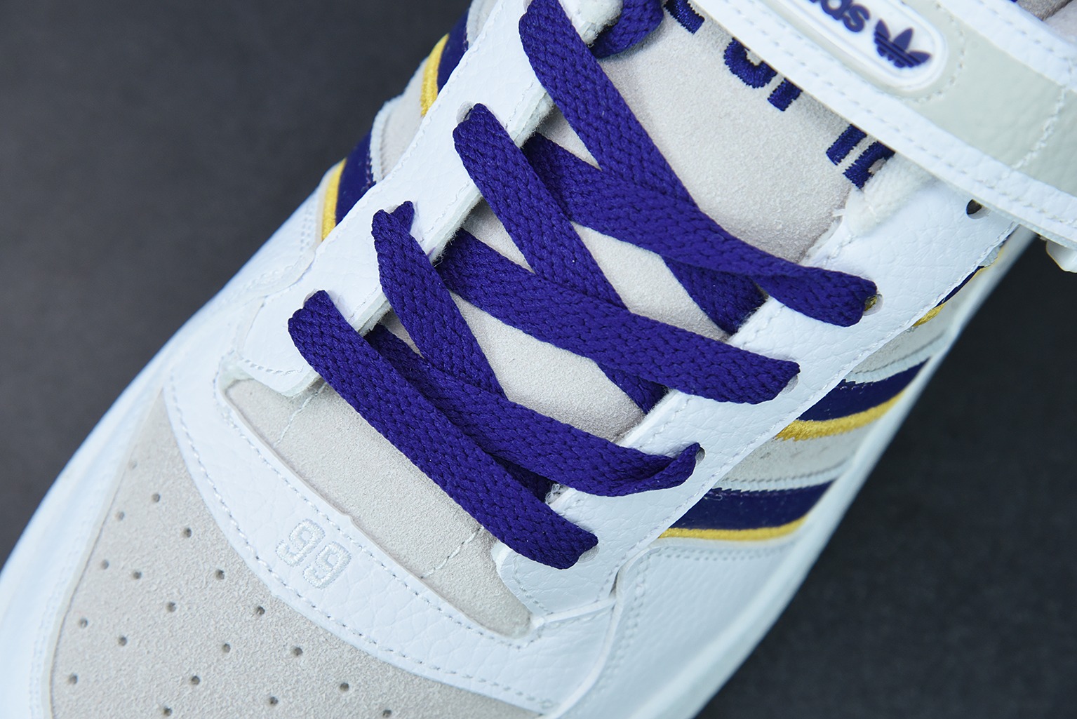 팰리스 x 아디다스 오리지널스 포럼 로우 공동 브랜드 편안한 스포츠 러닝화 화이트 퍼플 아이템 번호: GZ8371 사이즈: 35-46