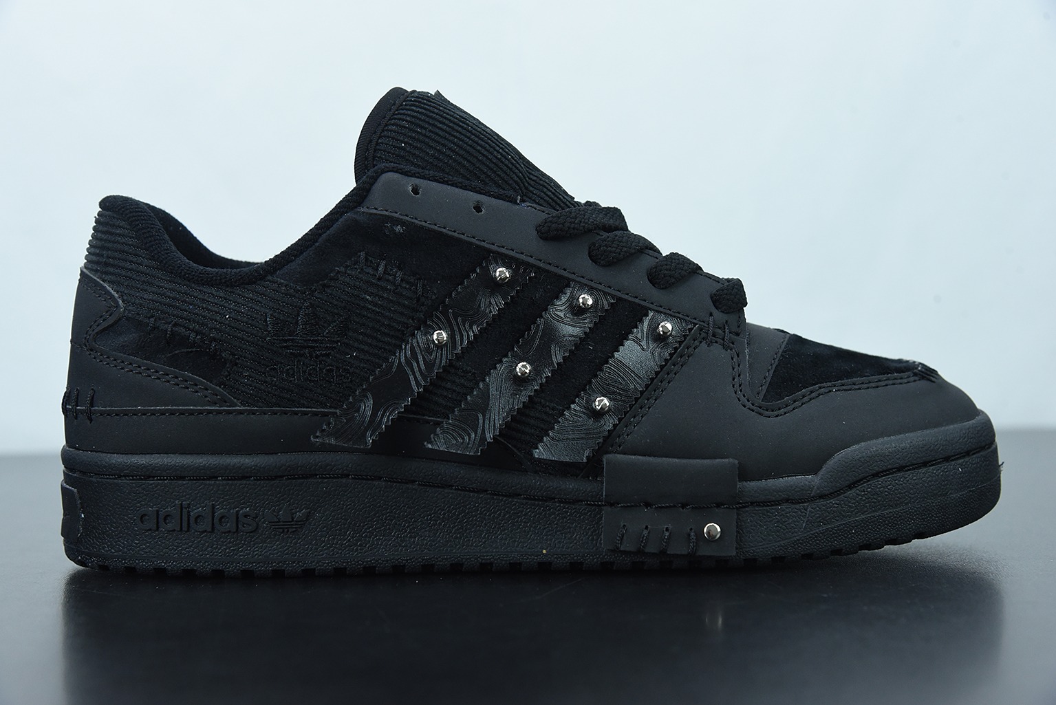 아디다스 멜팅 새드 X 아디다스 오리지널스 포럼 전시 로우 퍼펫 시리즈 올 블랙 아이템 번호: GW8726 사이즈: 36-44