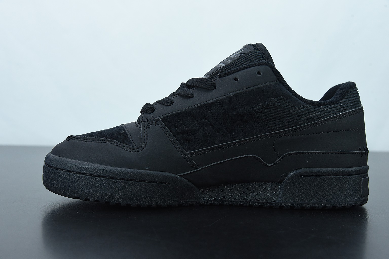 아디다스 멜팅 새드 X 아디다스 오리지널스 포럼 전시 로우 퍼펫 시리즈 올 블랙 아이템 번호: GW8726 사이즈: 36-44