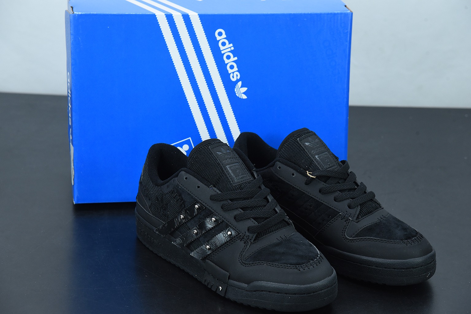 아디다스 멜팅 새드 X 아디다스 오리지널스 포럼 전시 로우 퍼펫 시리즈 올 블랙 아이템 번호: GW8726 사이즈: 36-44