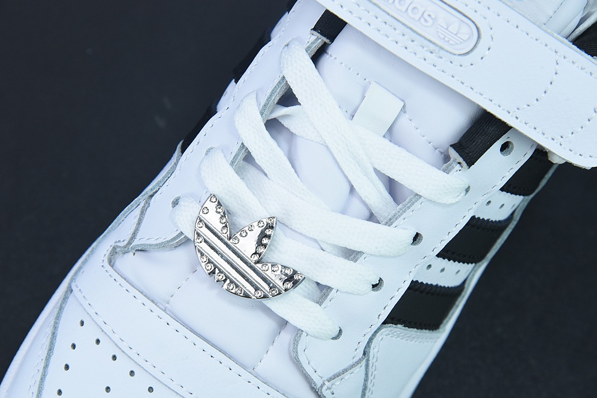 아디다스 오리지널스 포럼 84 로우 다이아몬드 화이트 블랙 아이템 번호: GY0751 사이즈 36-45