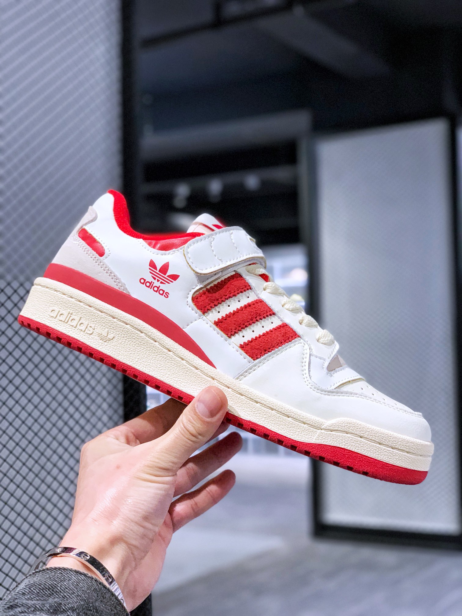 아디다스 오리지널스 포럼 84 로우 탑 트렌드 캐주얼 스포츠화