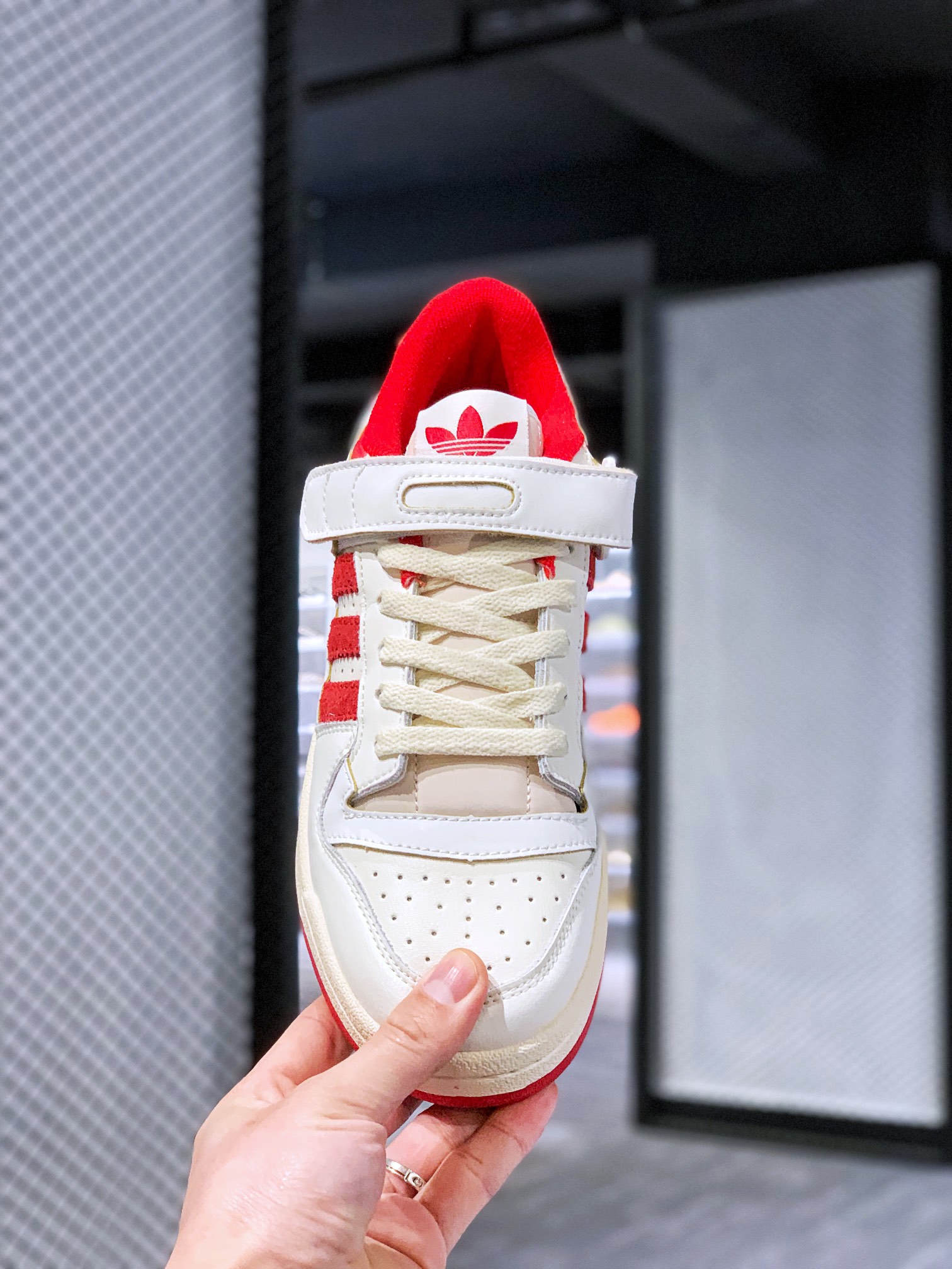 아디다스 오리지널스 포럼 84 로우 탑 트렌드 캐주얼 스포츠화