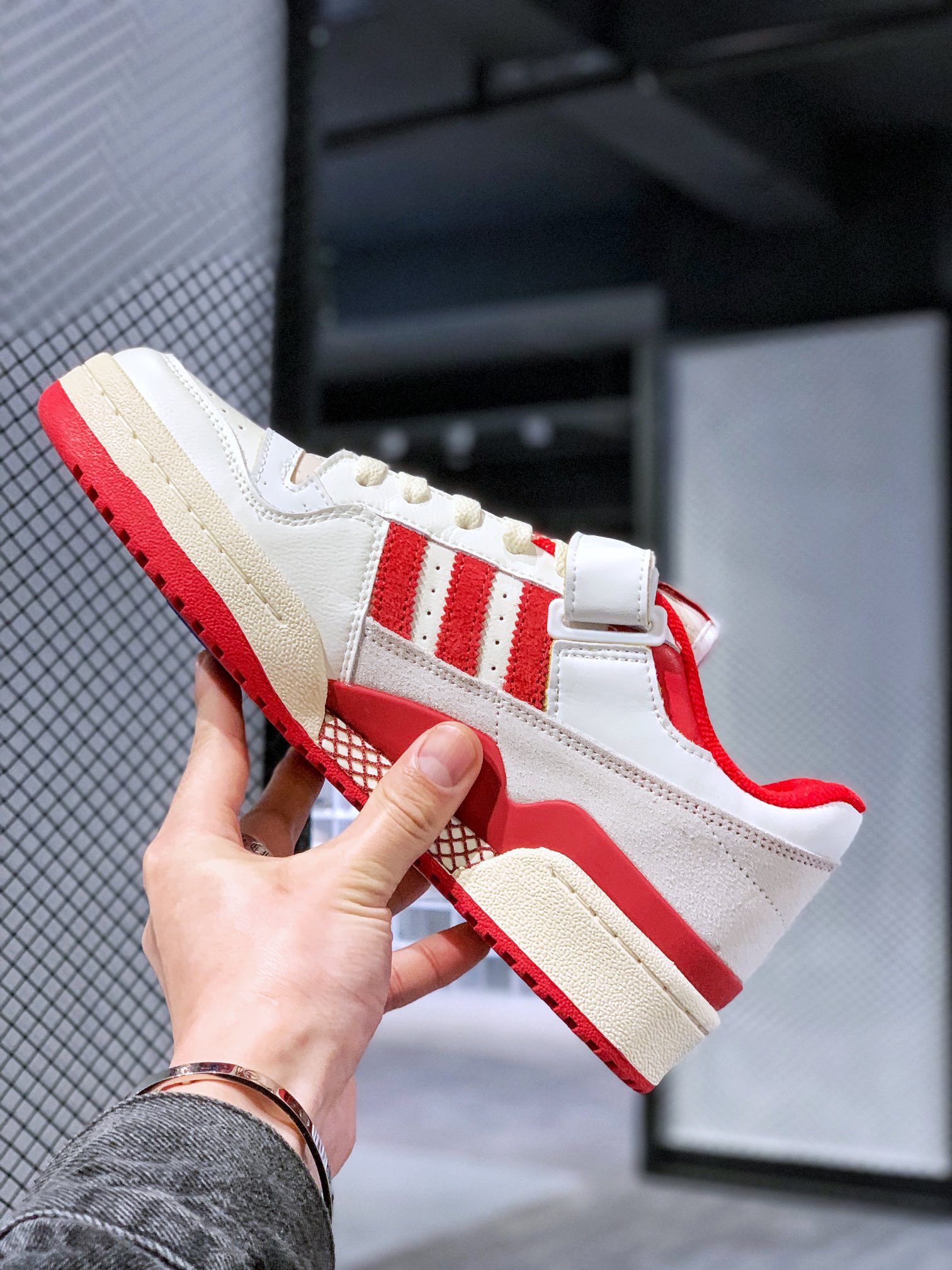 아디다스 오리지널스 포럼 84 로우 탑 트렌드 캐주얼 스포츠화