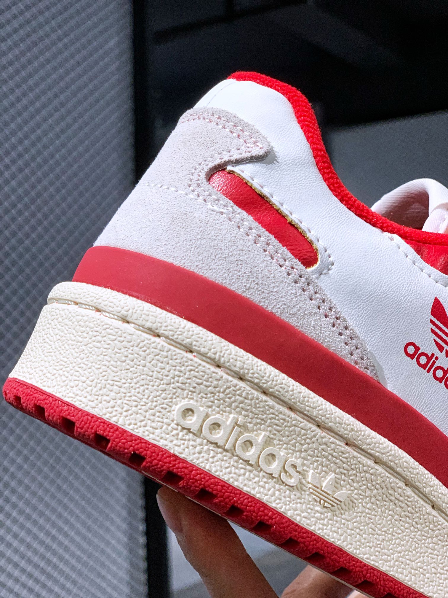 아디다스 오리지널스 포럼 84 로우 탑 트렌드 캐주얼 스포츠화