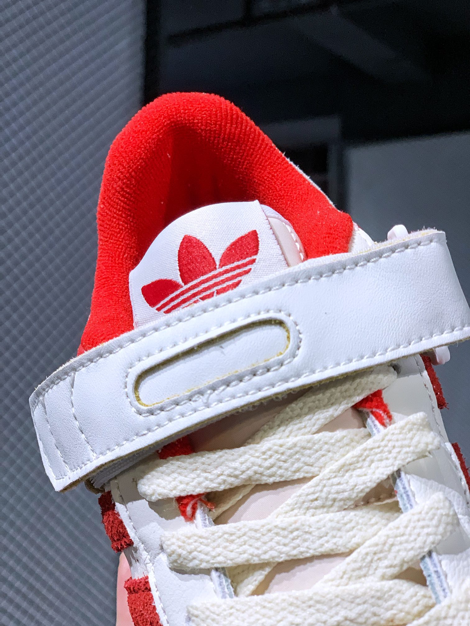 아디다스 오리지널스 포럼 84 로우 탑 트렌드 캐주얼 스포츠화