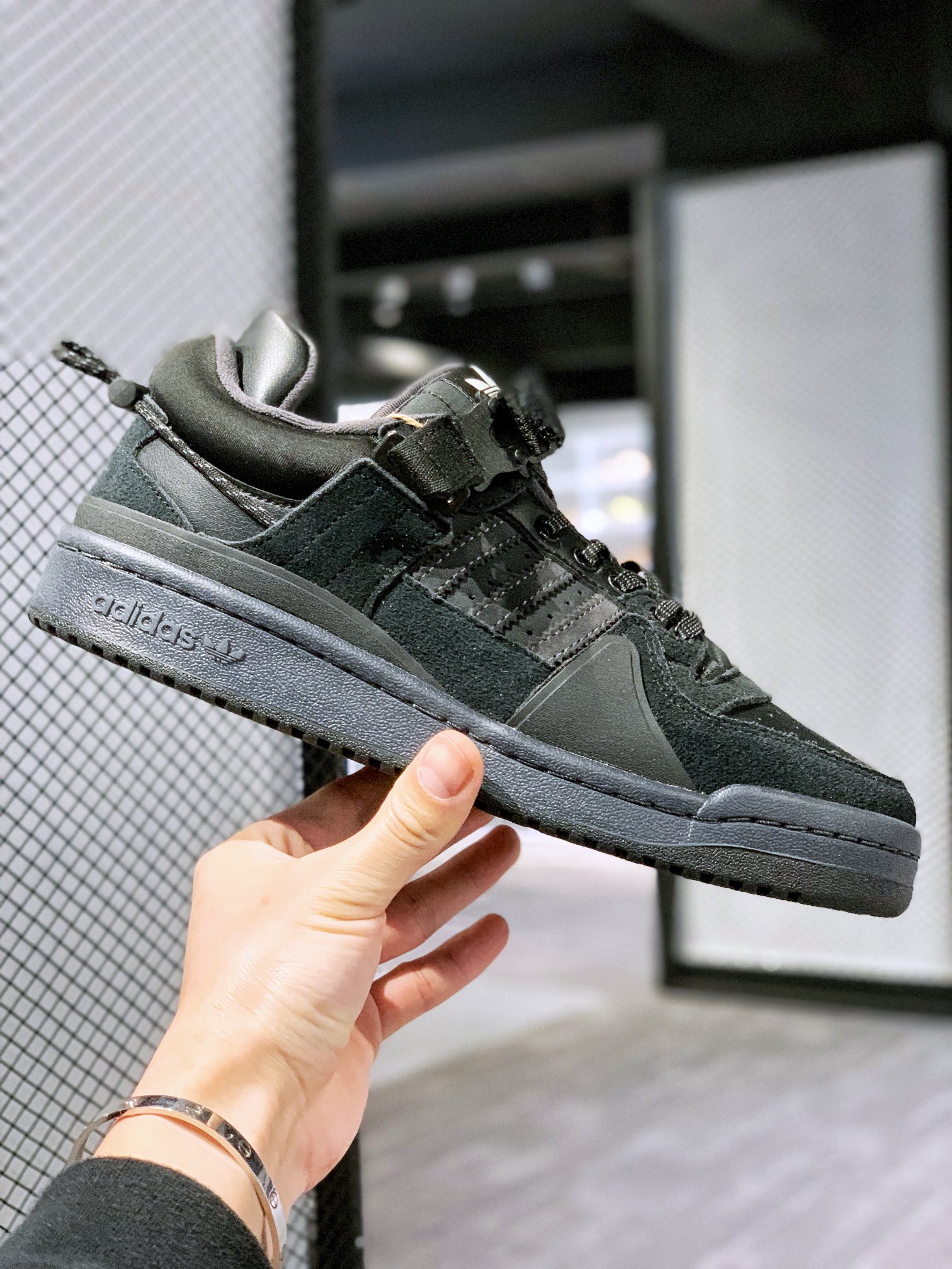 배드버니 x 아디다스 포럼 로우 아이템 번호: GW5021 818