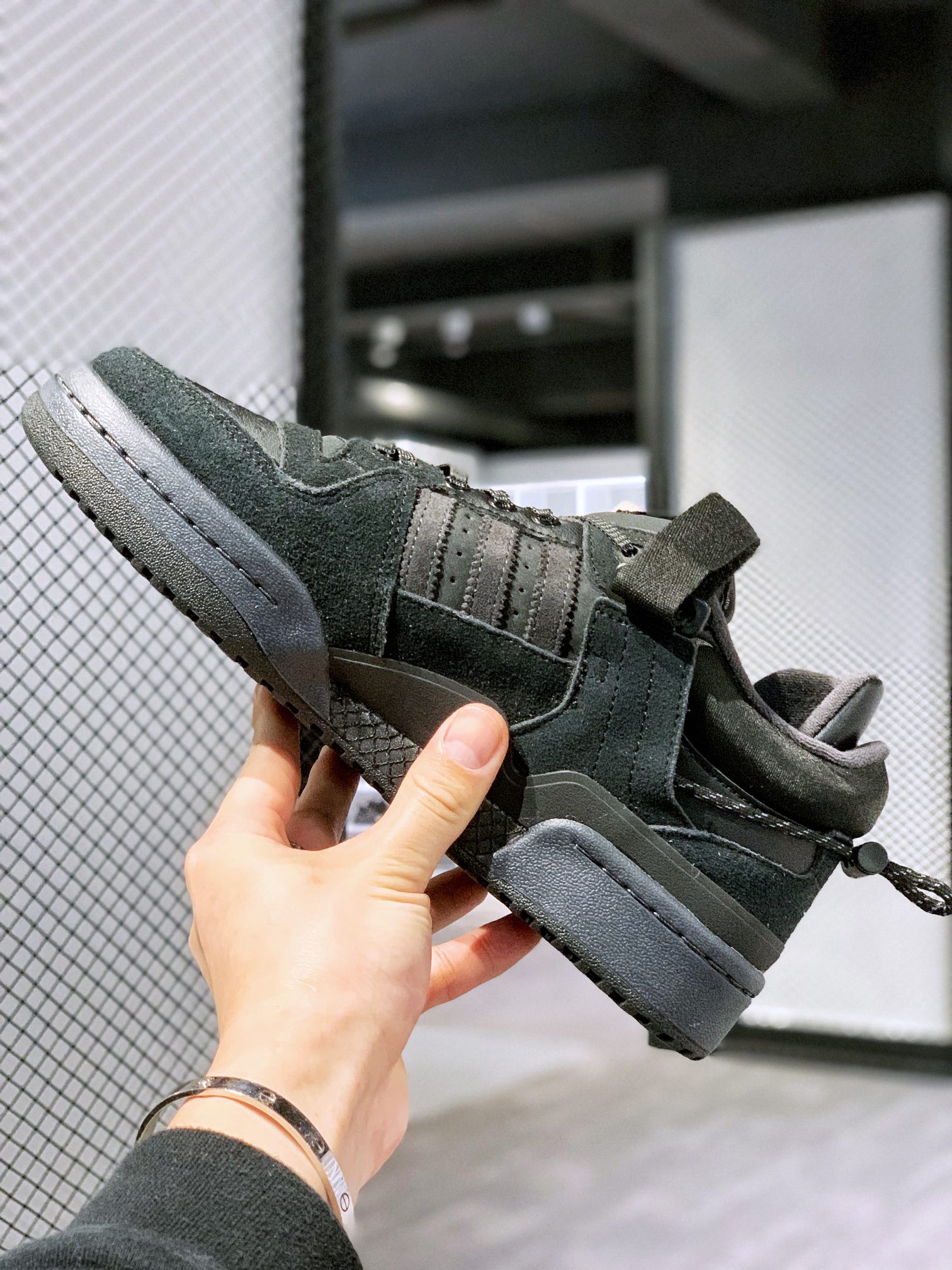 배드버니 x 아디다스 포럼 로우 아이템 번호: GW5021 818