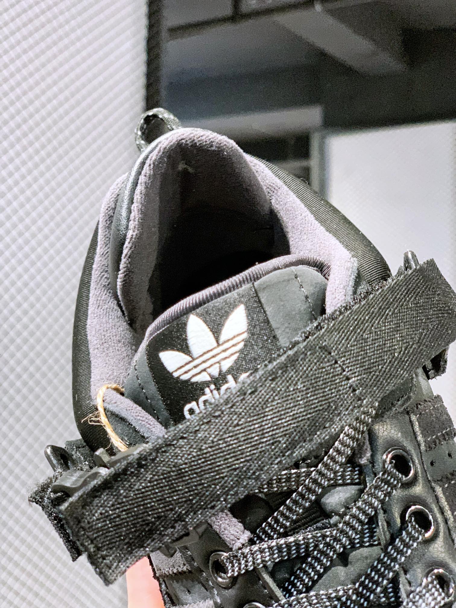 배드버니 x 아디다스 포럼 로우 아이템 번호: GW5021 818