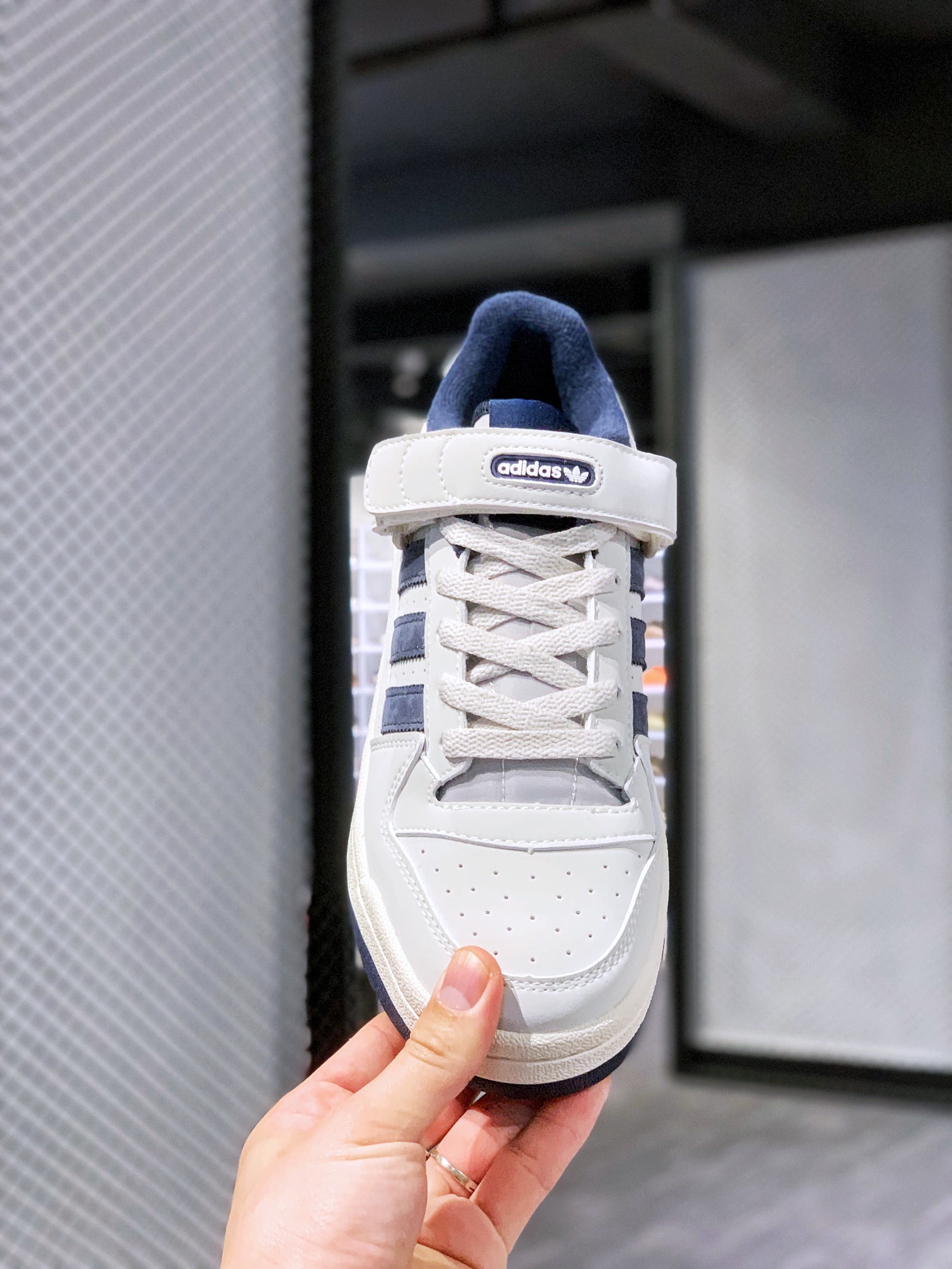 아디다스 오리지널스 포럼 84 LoW 로우 탑 백 트렌드 캐주얼 스니커즈