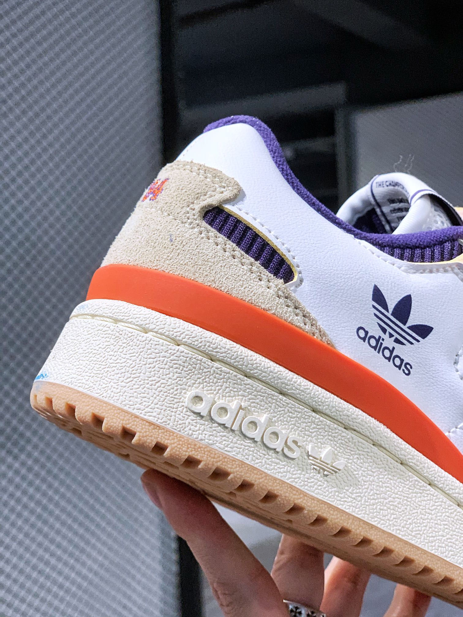 아디다스 오리지널스 포럼 84 로우 탑 트렌디 캐주얼 스니커즈