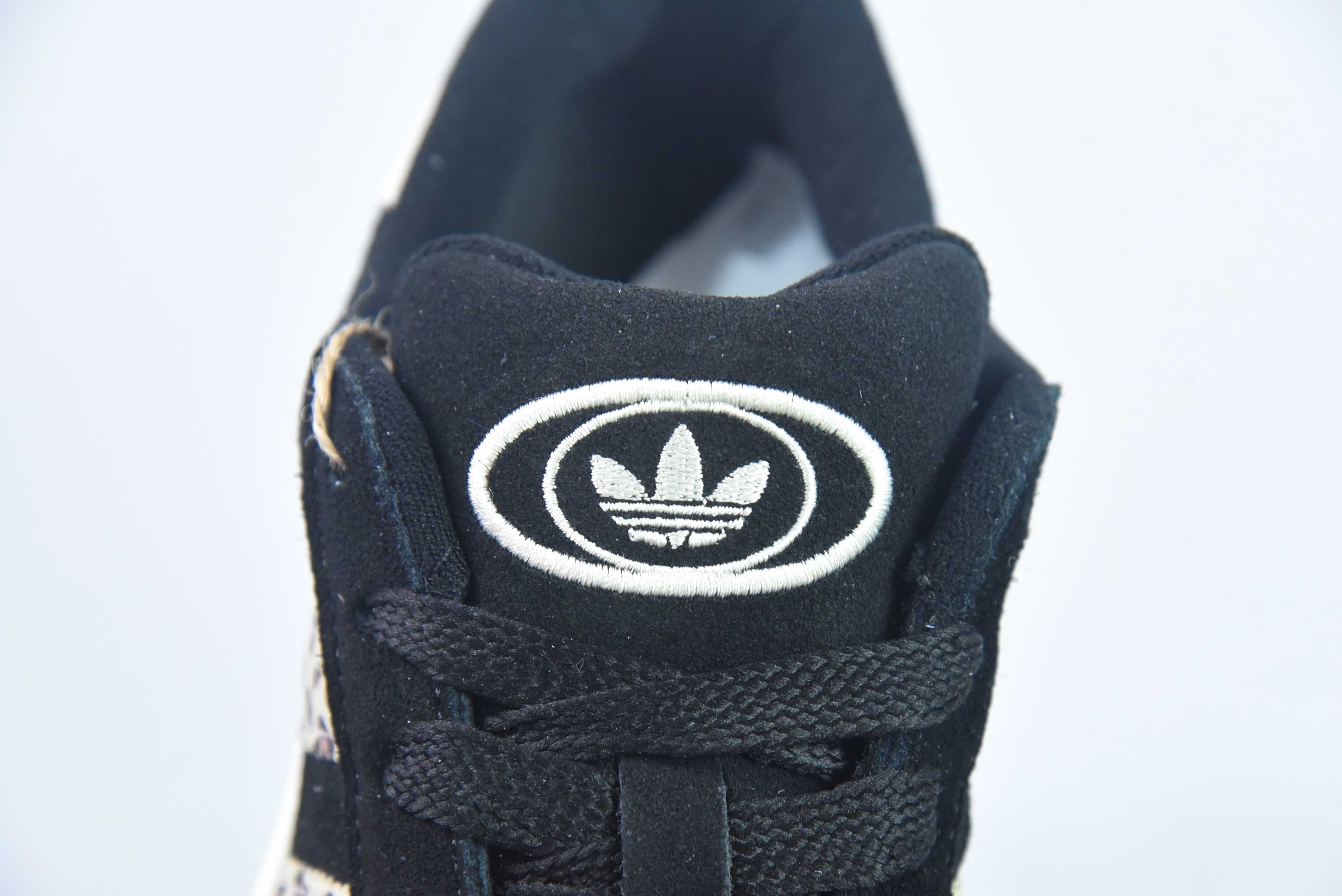 AD 오리지널스 캠퍼스 00년대 대학 시리즈 빵 스타일의 클래식 복고풍 로우탑과 캐주얼 운동화 아이템: ID7039 사이즈: 36-41