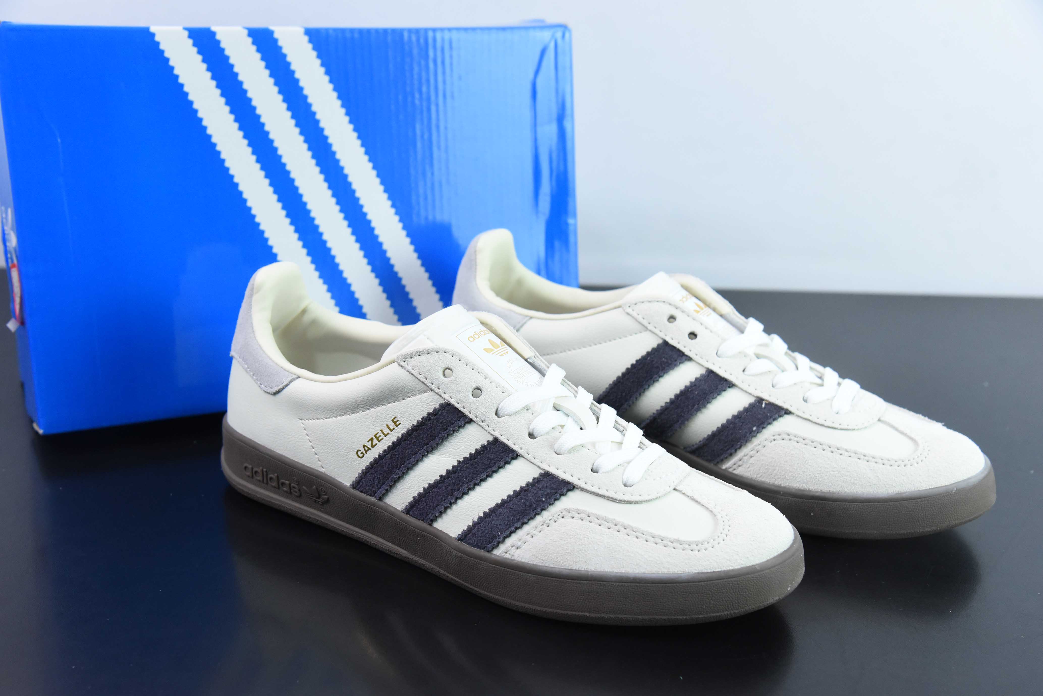 AD 오리지널스 가젤 인도어 베이지 블랙 클로버 레트로 캐주얼 스니커즈 아이템: IH8548 사이즈: 35-45