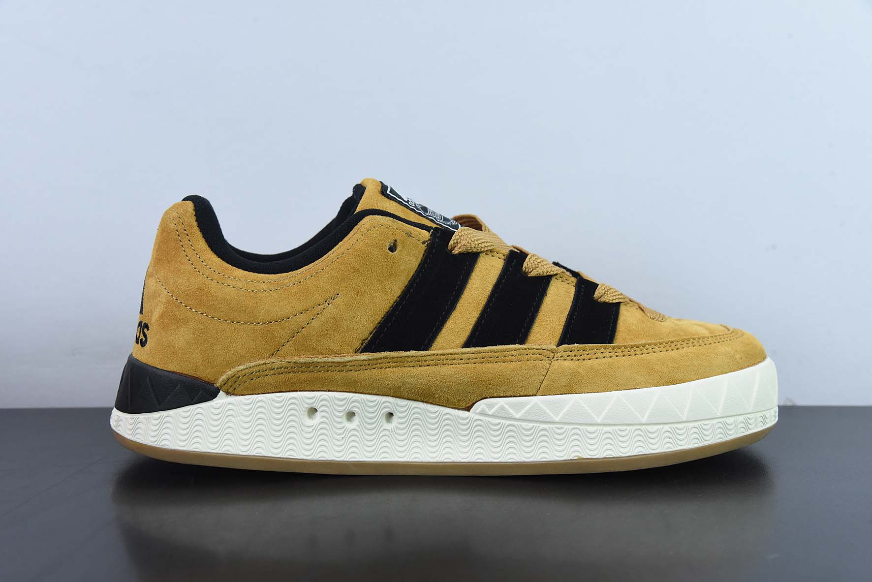 JZCFF AD 아디 매틱 로우 마티치 시리즈 로우 탑 레트로 상어 빵 신발 운동 캐주얼 스케이트 보드 보드 신발 아이템 번호 : HQ3935 사이즈 : 36-45