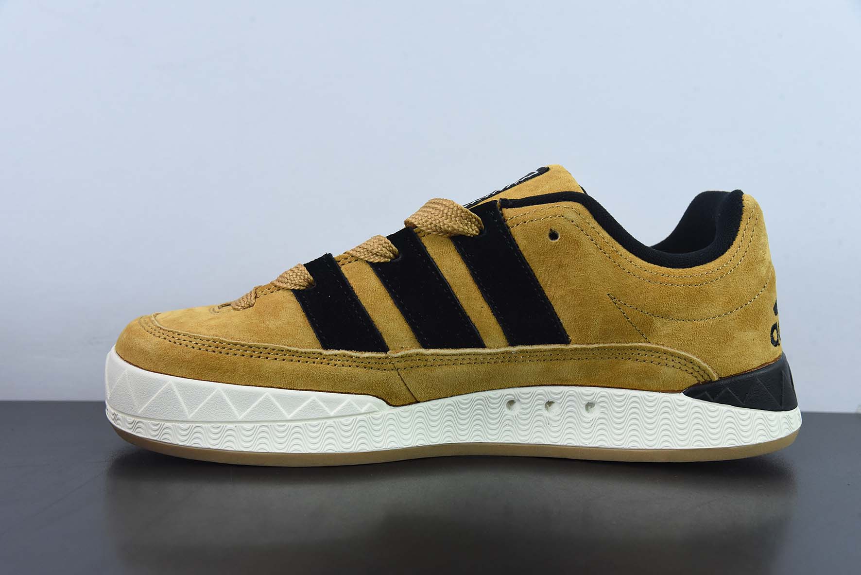 JZCFF AD 아디 매틱 로우 마티치 시리즈 로우 탑 레트로 상어 빵 신발 운동 캐주얼 스케이트 보드 보드 신발 아이템 번호 : HQ3935 사이즈 : 36-45