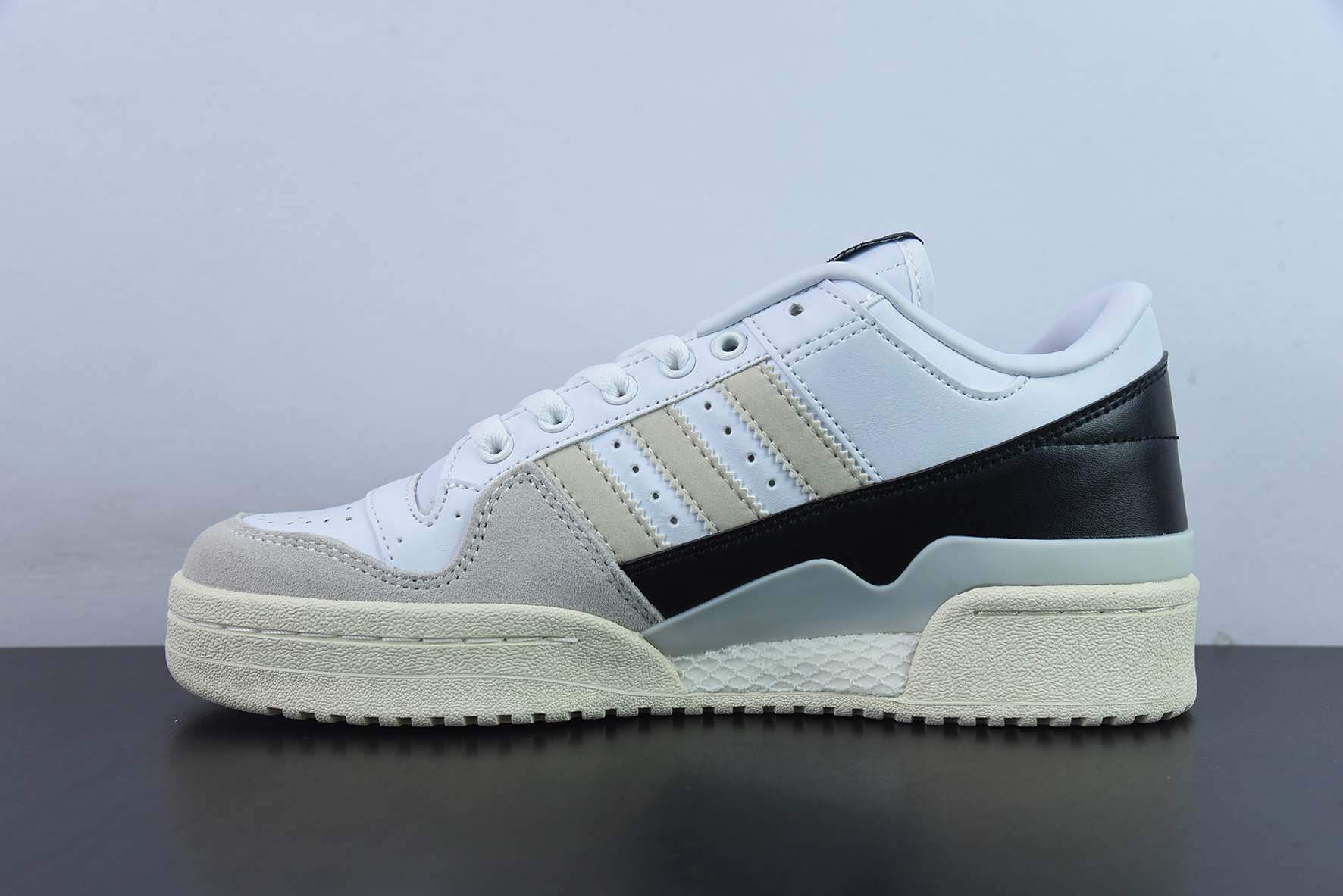 아디다스 포럼 84 로우 로우탑 모주츠 스티커 캐주얼 트레이너의 트렌드와 새로운 컬러 매치 아이템 번호: GY2541 사이즈: 36-45