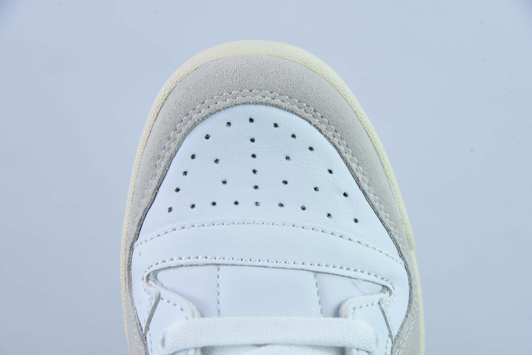 아디다스 포럼 84 로우 로우탑 모주츠 스티커 캐주얼 트레이너의 트렌드와 새로운 컬러 매치 아이템 번호: GY2541 사이즈: 36-45