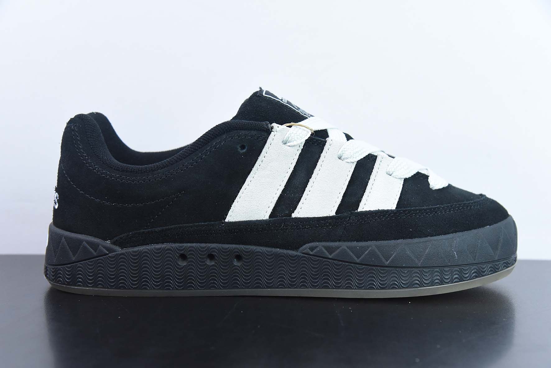 아디다스 아디매틱 로우 로우 마티치 시리즈 로우 탑 레트로 상어 빵 신발 스포츠 캐주얼 스케이트보드 보드 슈즈 아이템 번호: HQ6900 사이즈: 36-45