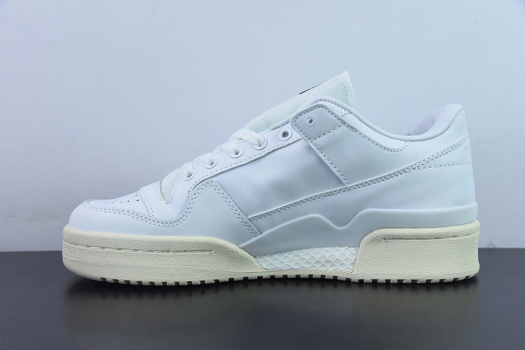 AD 오리지널스 포럼 84 ADV 스노우 화이트와 블랙 순수 오리지널 레벨 클래식 남녀 트렌드 헤드 레이어 가죽 캐주얼 슈즈 아이템 번호 : GW3180 사이즈 : 36-45