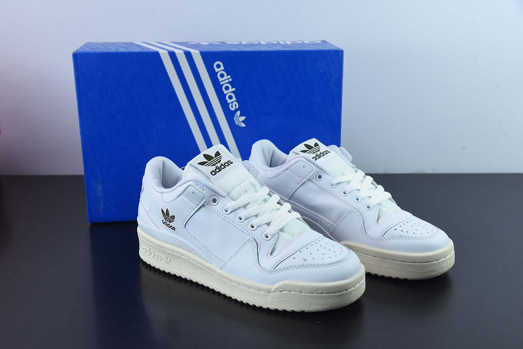 AD 오리지널스 포럼 84 ADV 스노우 화이트와 블랙 순수 오리지널 레벨 클래식 남녀 트렌드 헤드 레이어 가죽 캐주얼 슈즈 아이템 번호 : GW3180 사이즈 : 36-45